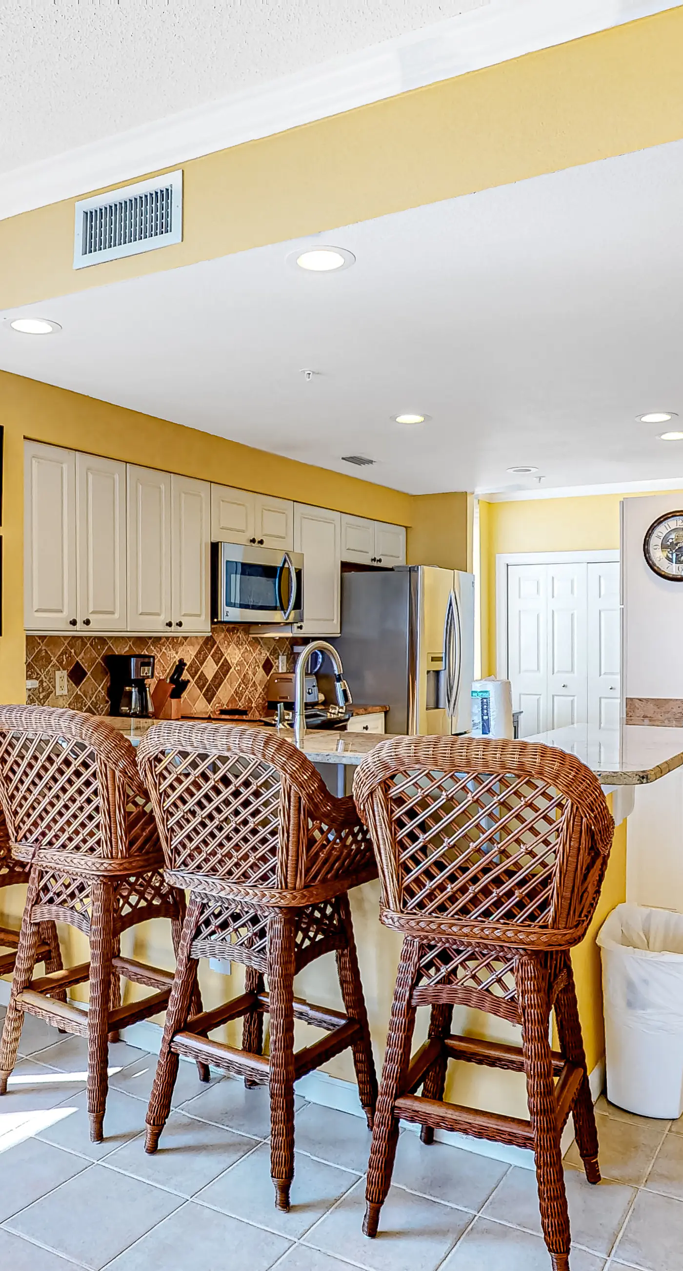 3rd-Floor Gulf-Front Condo w/Balcony, Shared Hot Tub, Heated Pool, & Fast WiFi