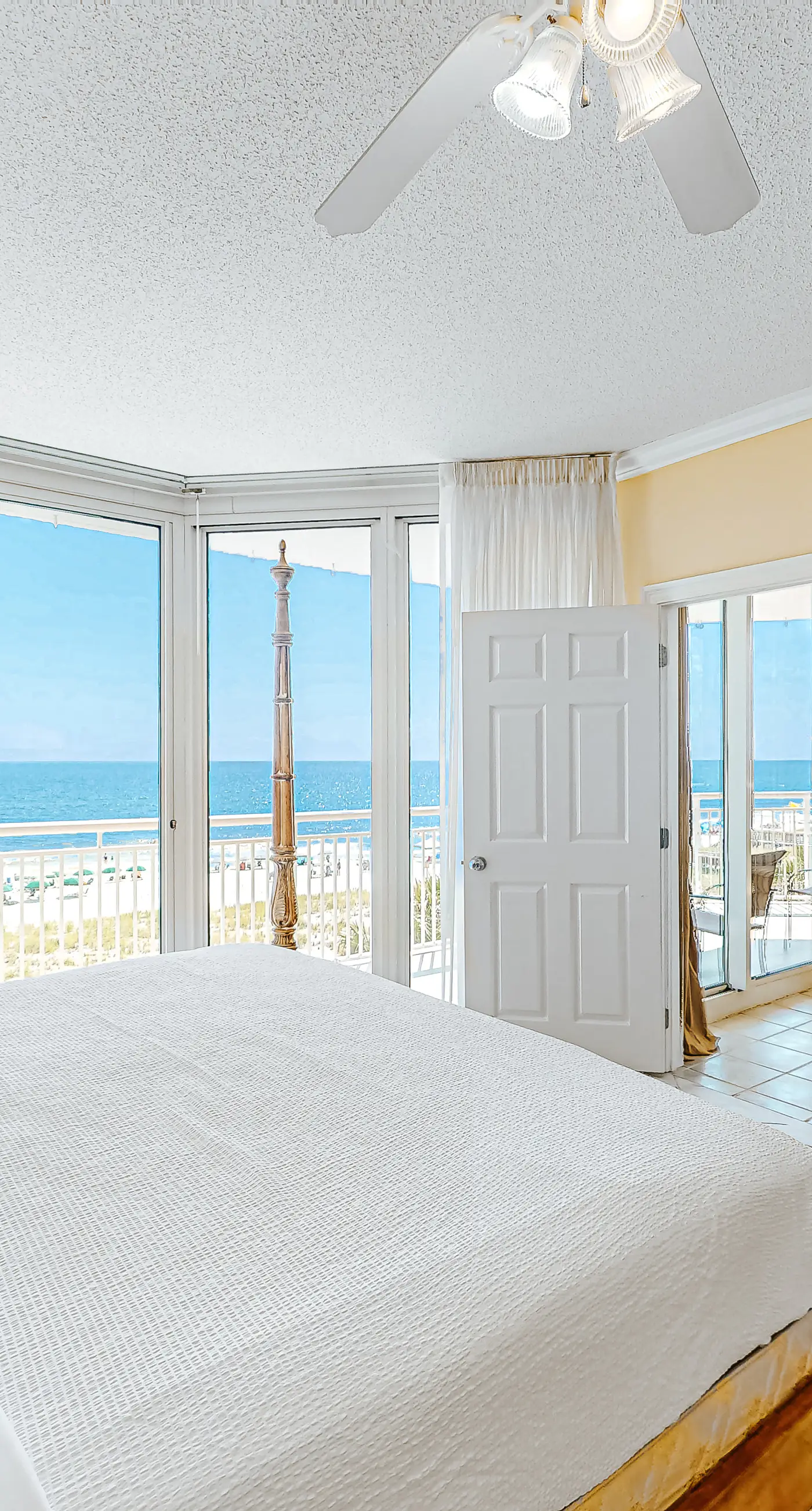 3rd-Floor Gulf-Front Condo w/Balcony, Shared Hot Tub, Heated Pool, & Fast WiFi