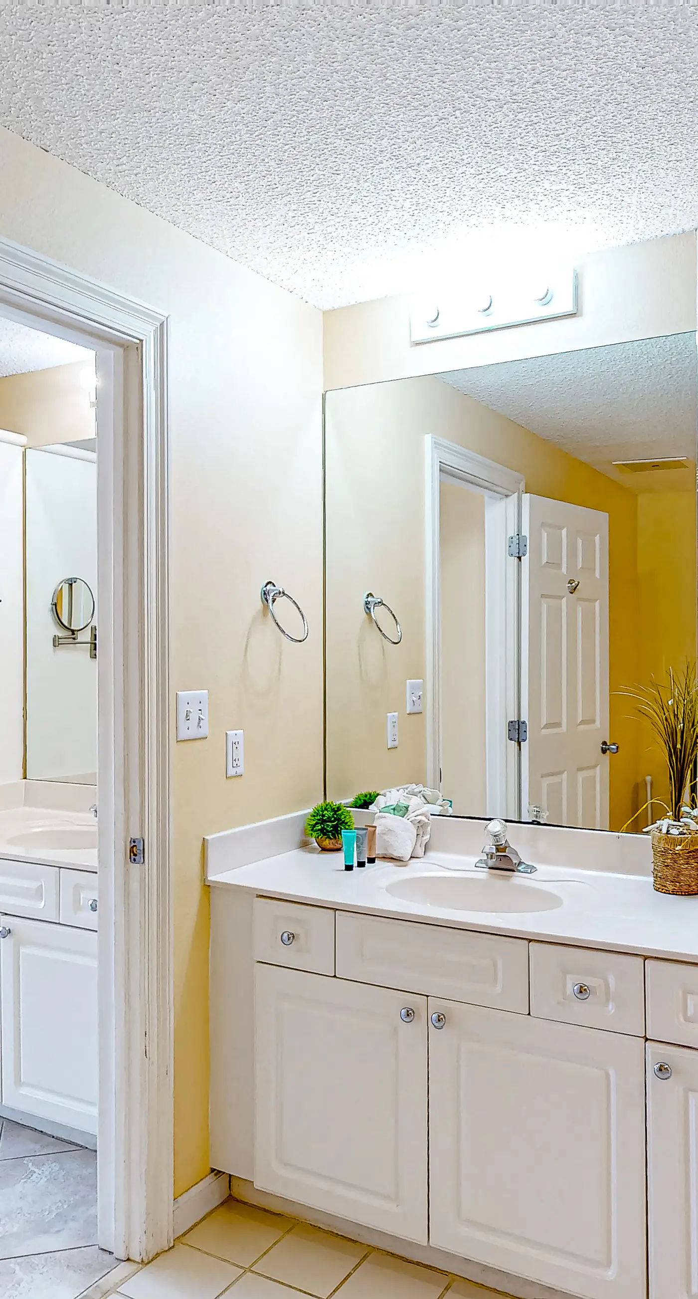 3rd-Floor Gulf-Front Condo w/Balcony, Shared Hot Tub, Heated Pool, & Fast WiFi