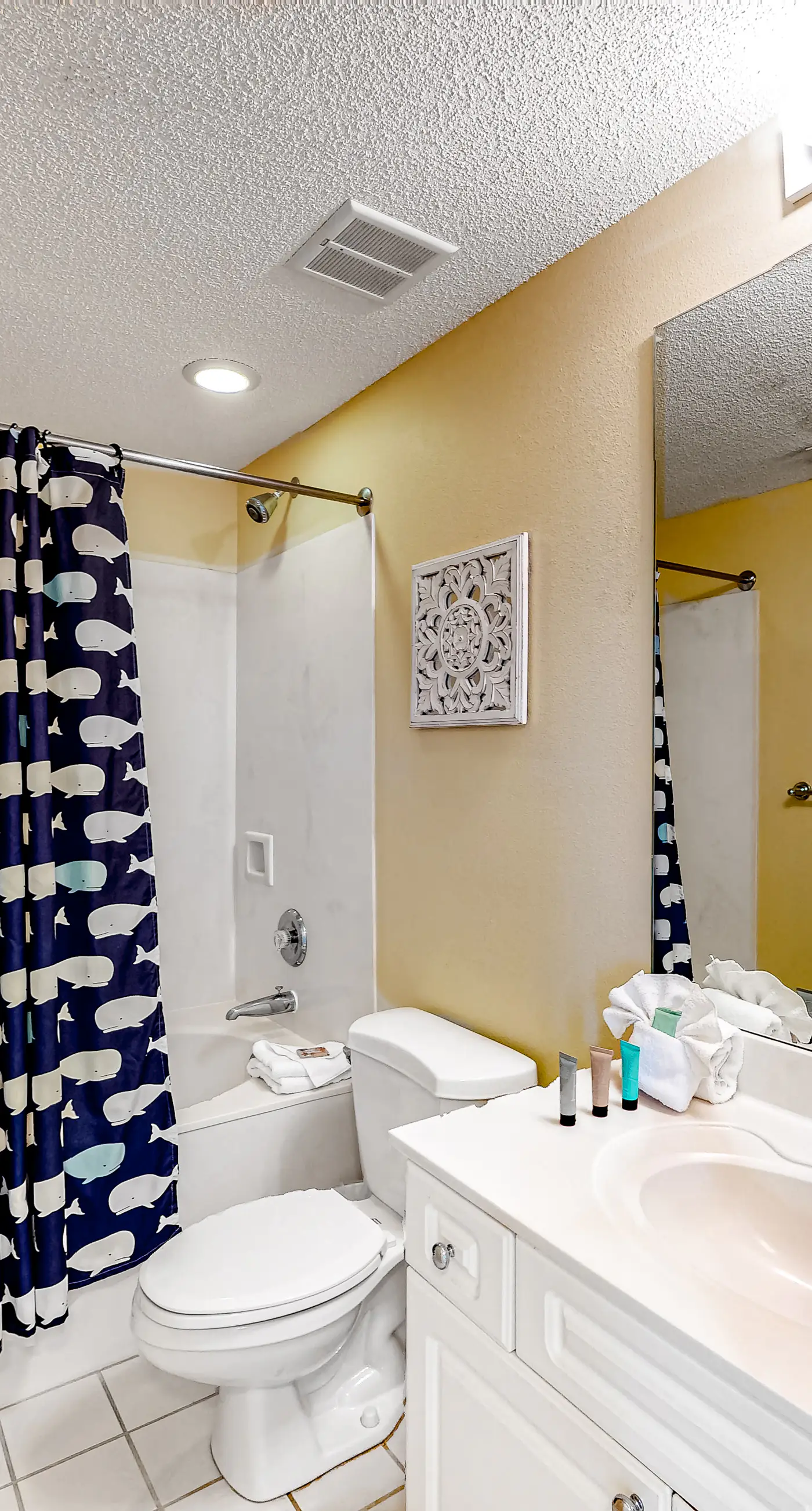 3rd-Floor Gulf-Front Condo w/Balcony, Shared Hot Tub, Heated Pool, & Fast WiFi