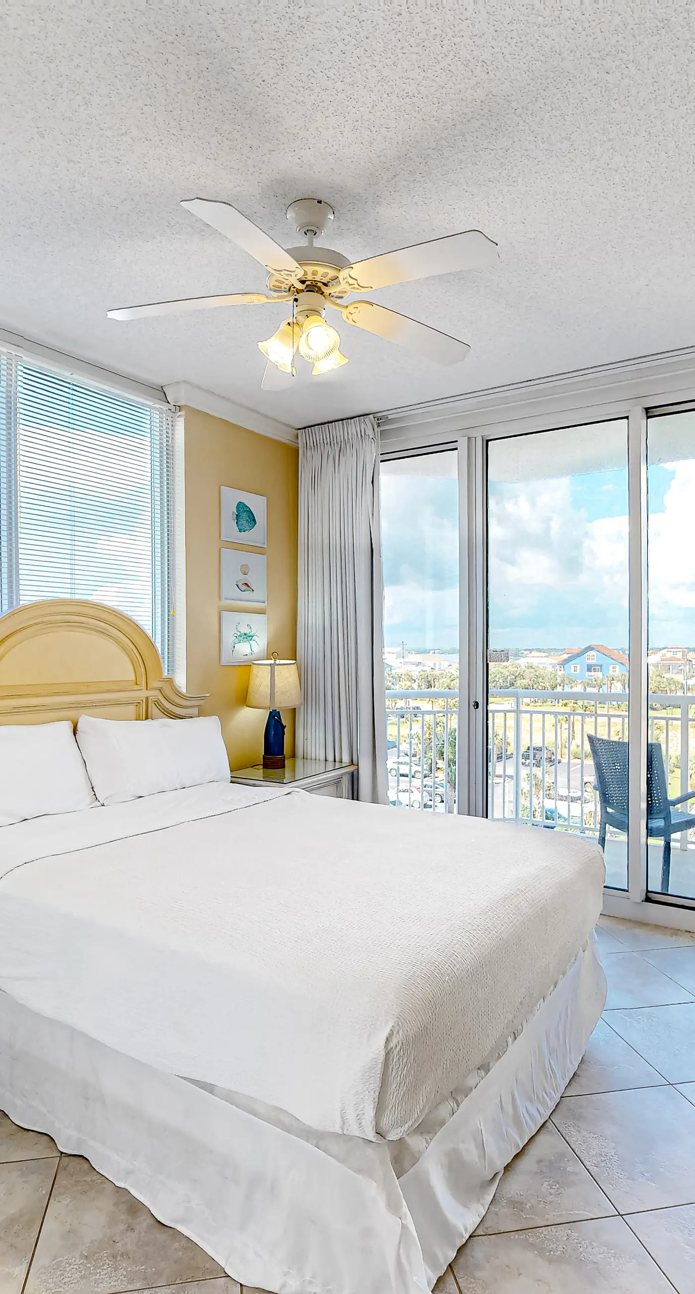 3rd-Floor Gulf-Front Condo w/Balcony, Shared Hot Tub, Heated Pool, & Fast WiFi