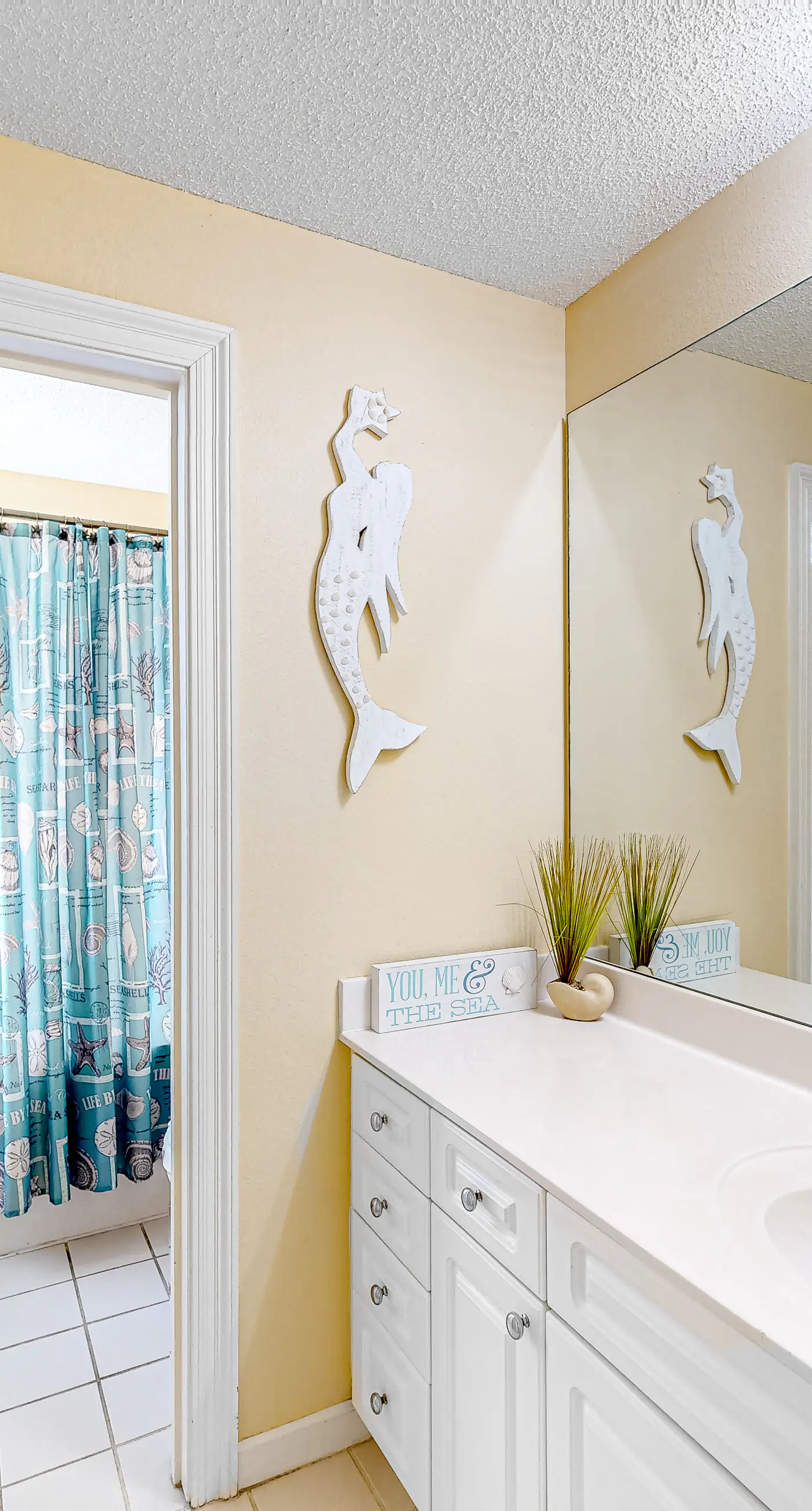 3rd-Floor Gulf-Front Condo w/Balcony, Shared Hot Tub, Heated Pool, & Fast WiFi