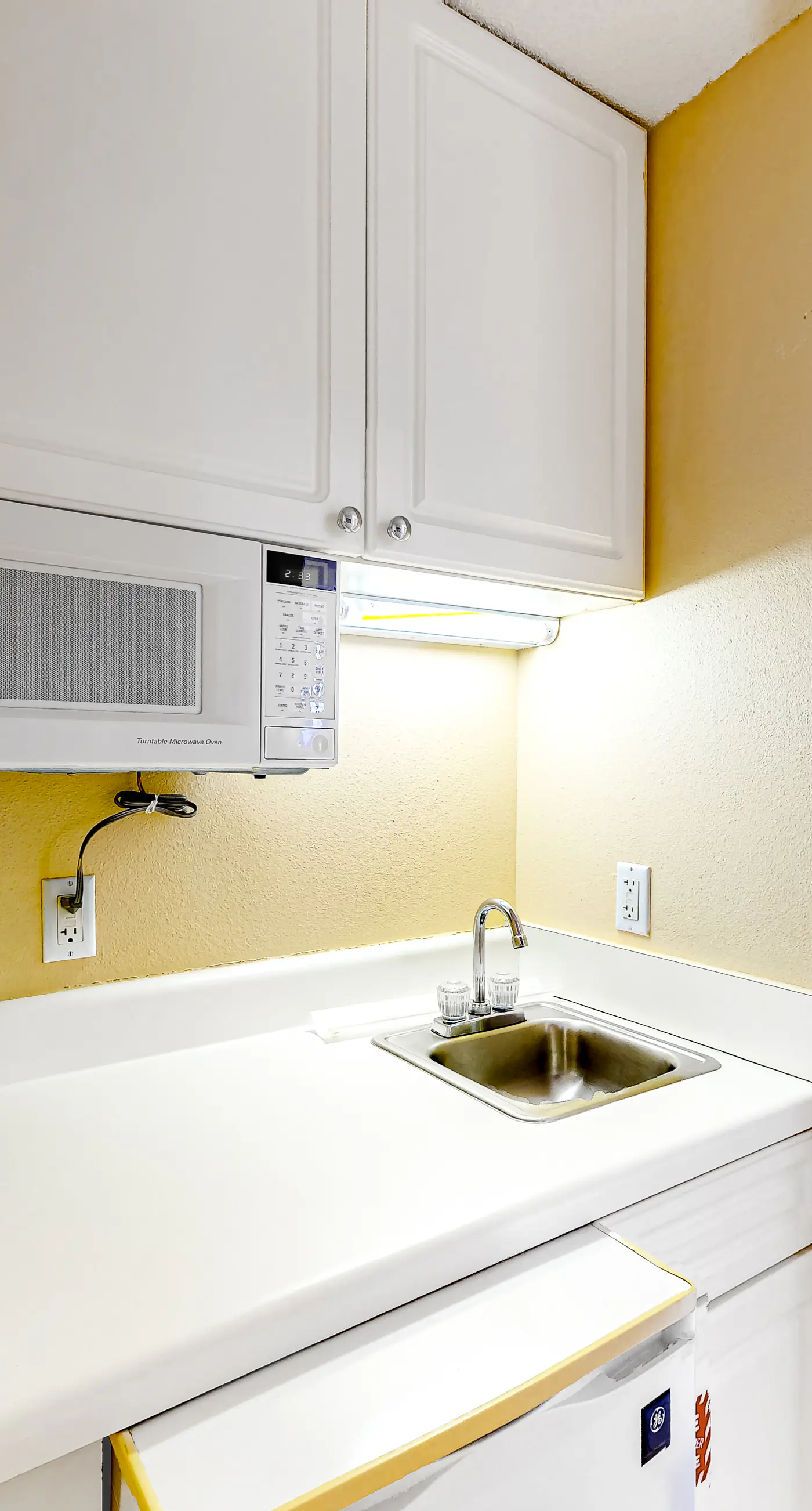 3rd-Floor Gulf-Front Condo w/Balcony, Shared Hot Tub, Heated Pool, & Fast WiFi