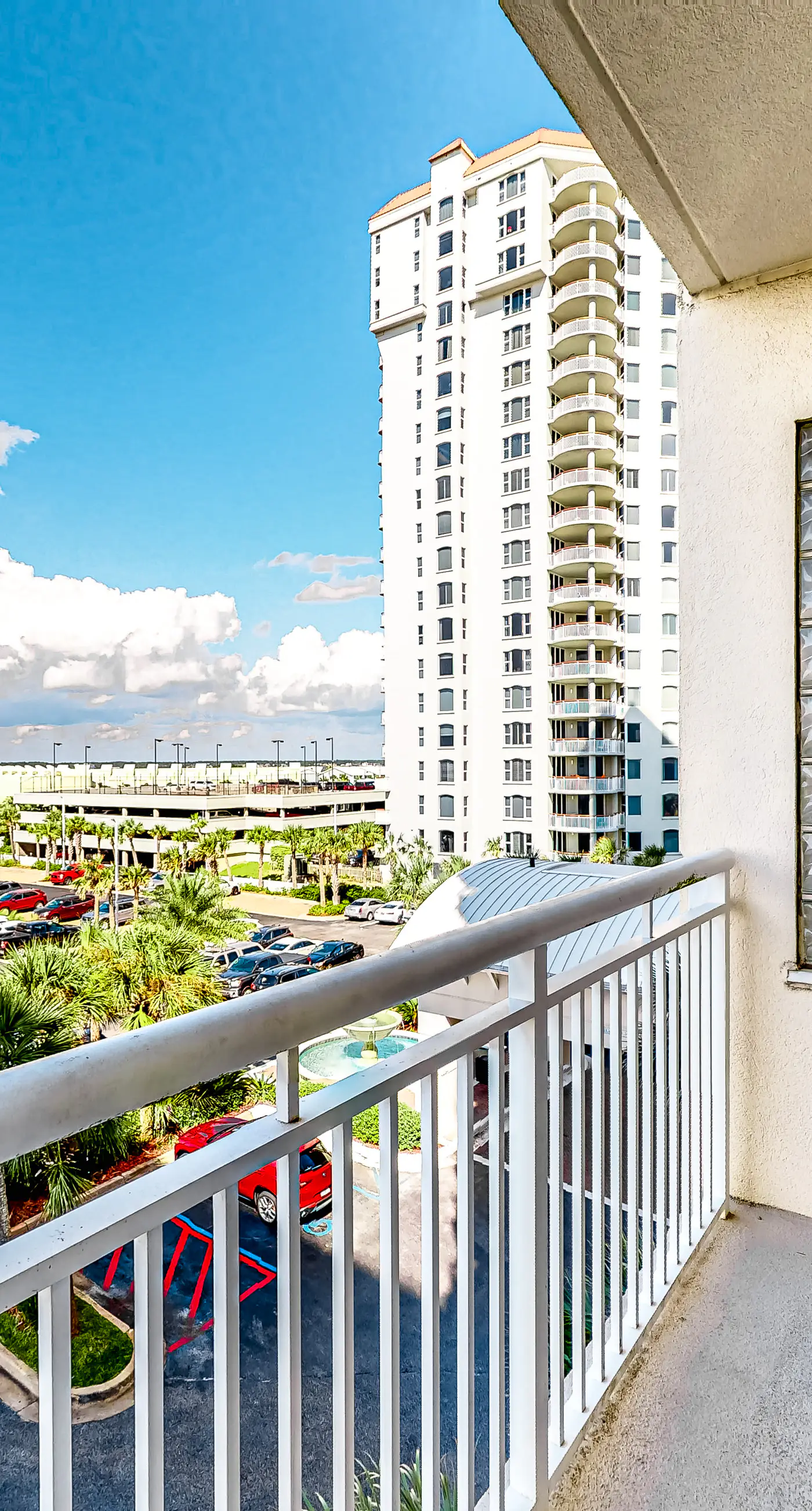 3rd-Floor Gulf-Front Condo w/Balcony, Shared Hot Tub, Heated Pool, & Fast WiFi