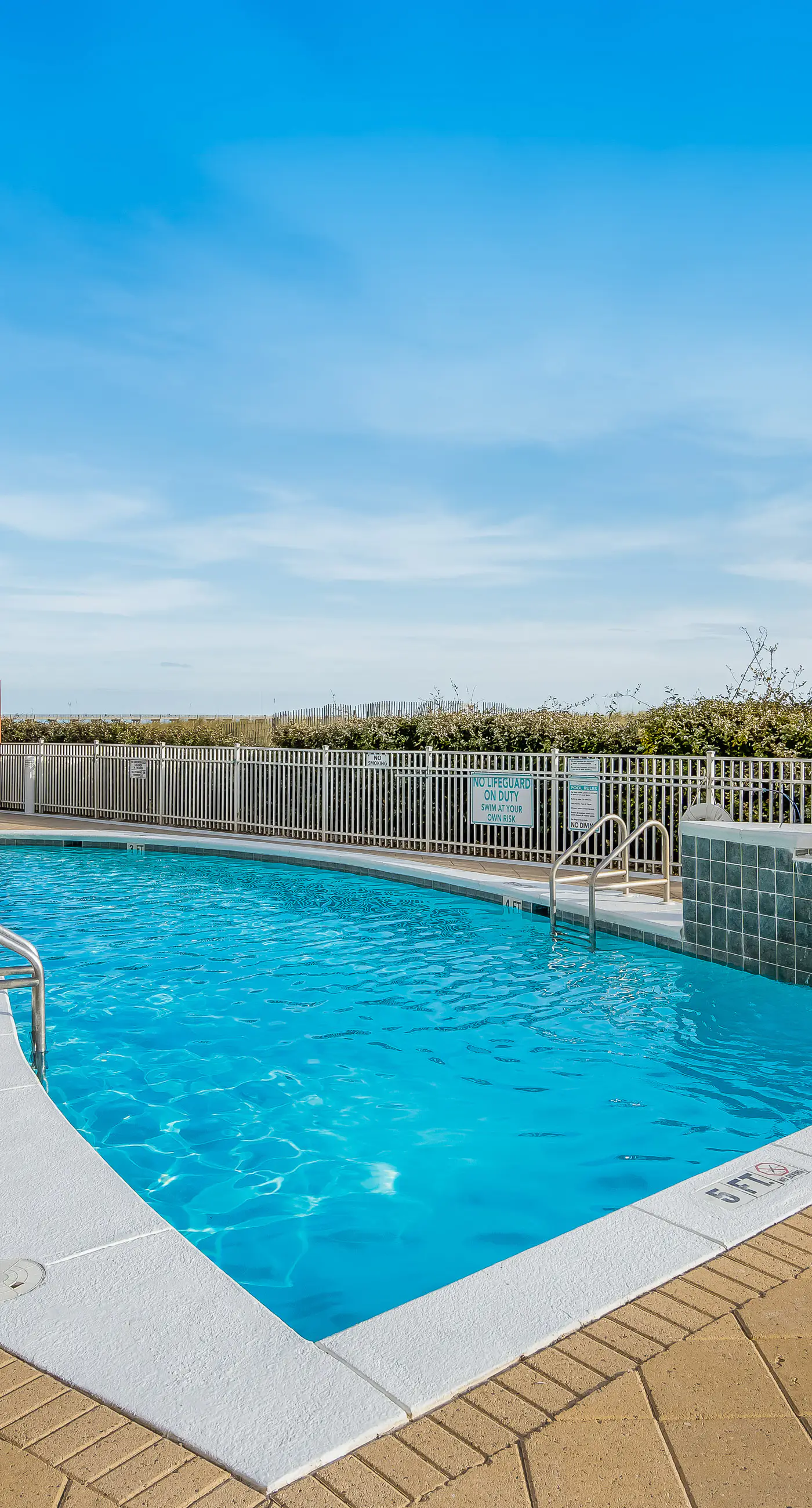3rd-Floor Gulf-Front Condo w/Balcony, Shared Hot Tub, Heated Pool, & Fast WiFi