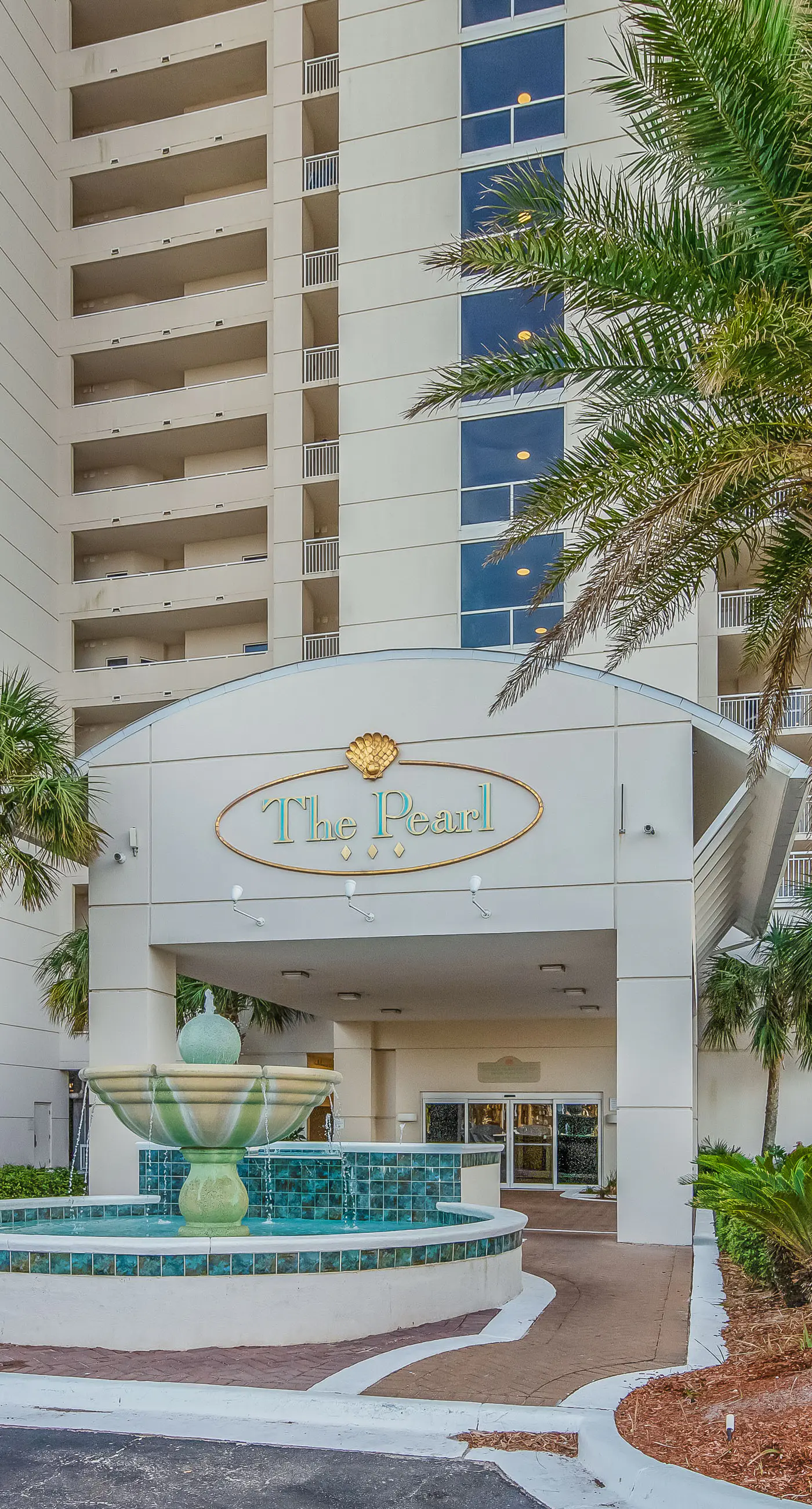 3rd-Floor Gulf-Front Condo w/Balcony, Shared Hot Tub, Heated Pool, & Fast WiFi