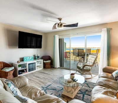 Stylish townhome with sound view, w/d, & Heated community pool