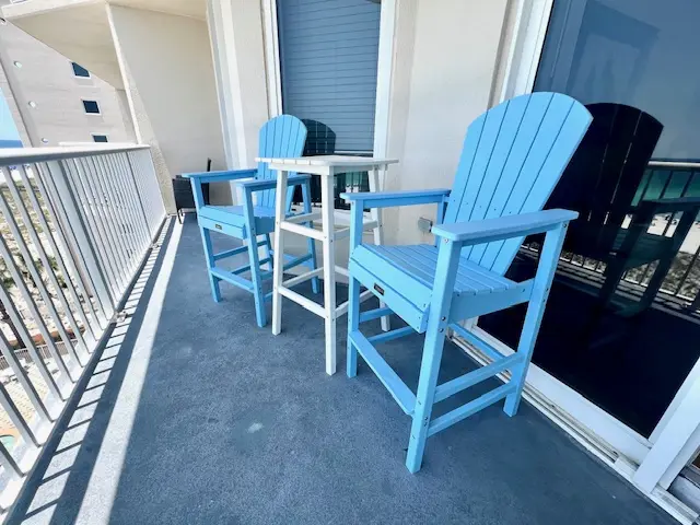 Oceanfront condo with WiFi, central AC, & shared pool and hot tub - great views