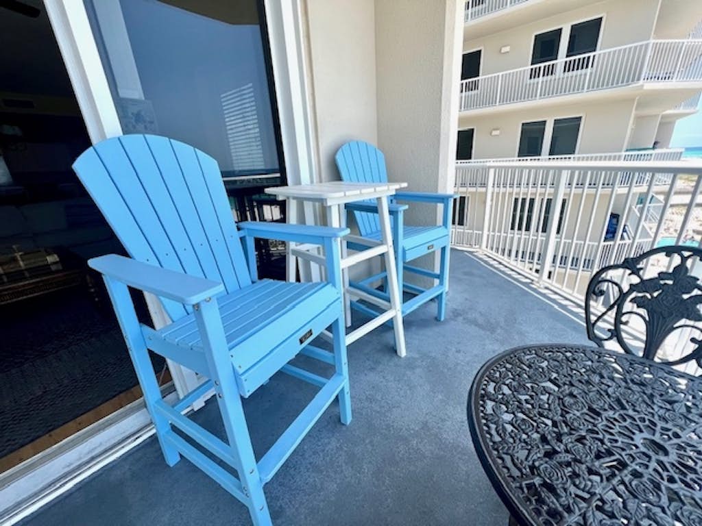 Oceanfront condo with WiFi, central AC, & shared pool and hot tub