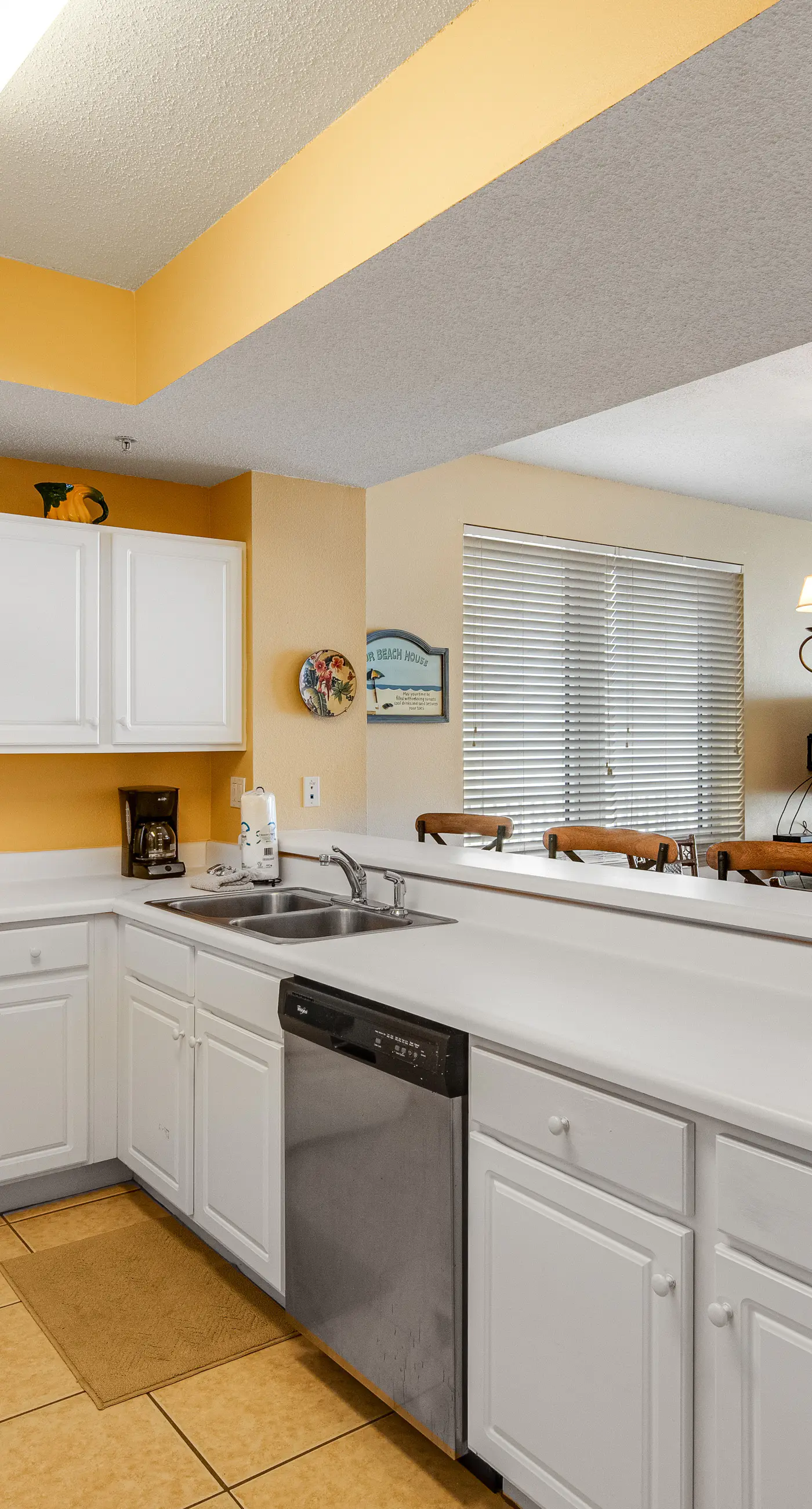 Oceanfront condo with WiFi, central AC, & shared pool and hot tub - great views