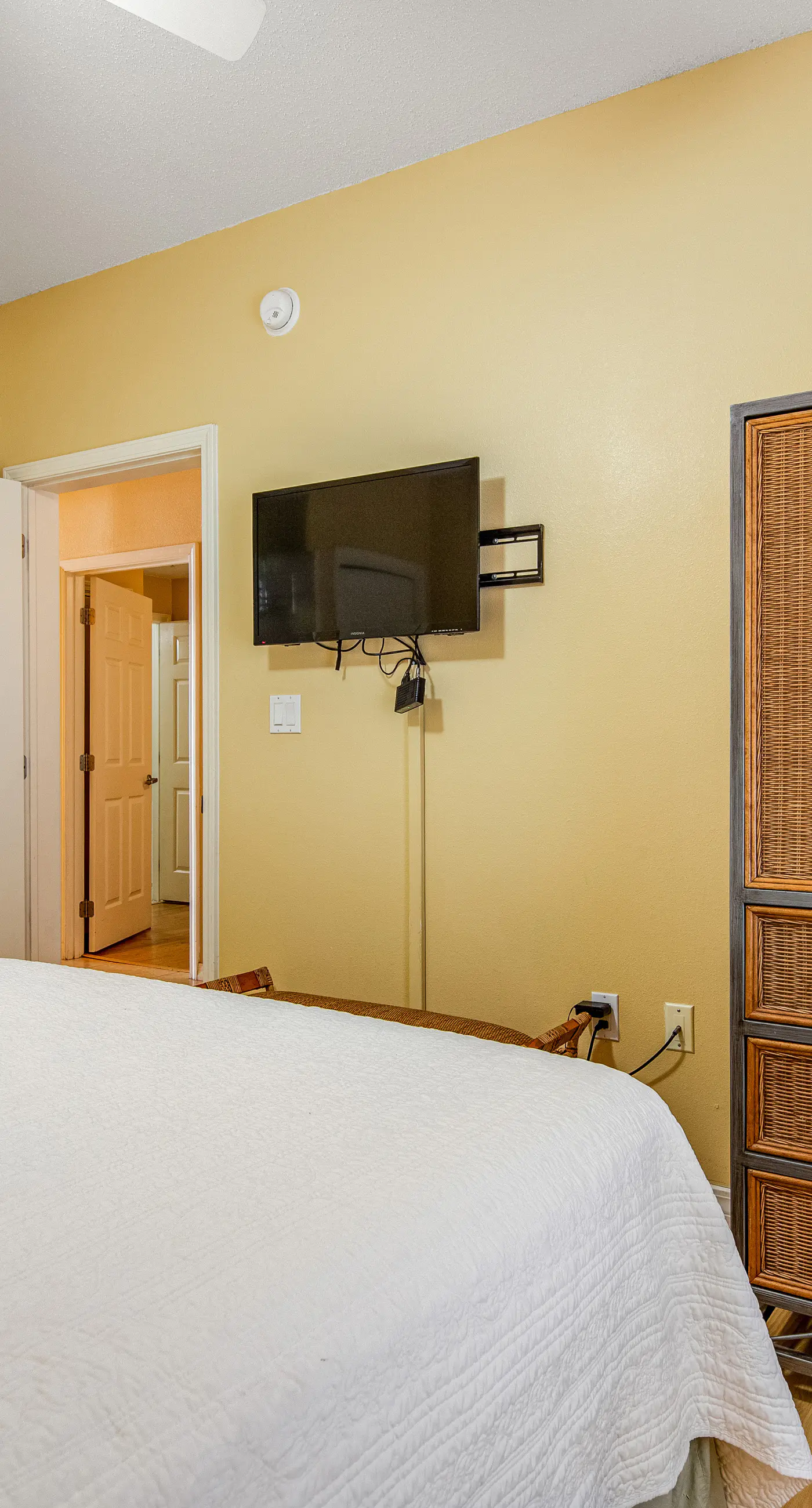 Oceanfront condo with WiFi, central AC, & shared pool and hot tub - great views