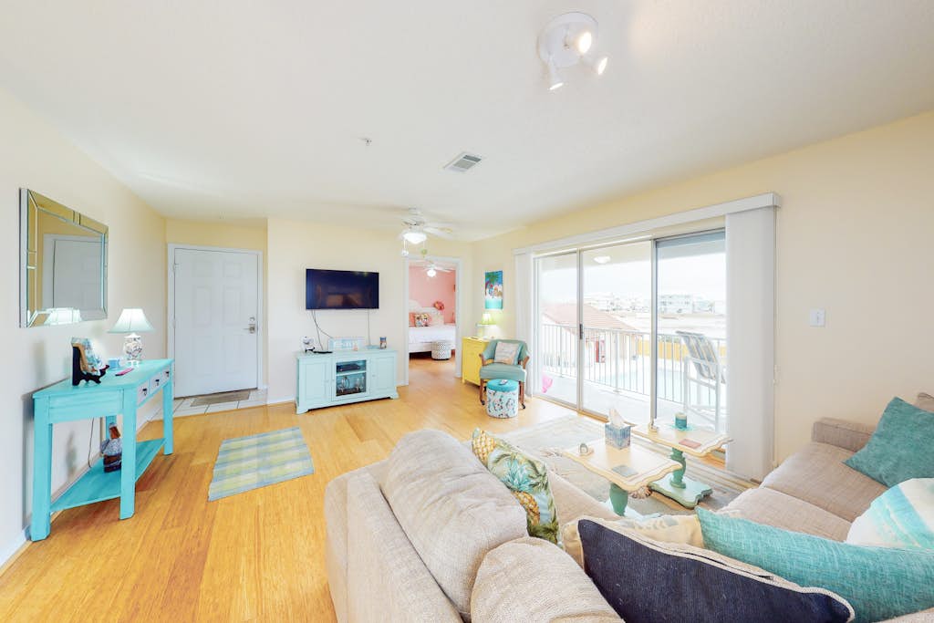 Water-view haven with sound-view balcony, shared pool, WiFi, and AC
