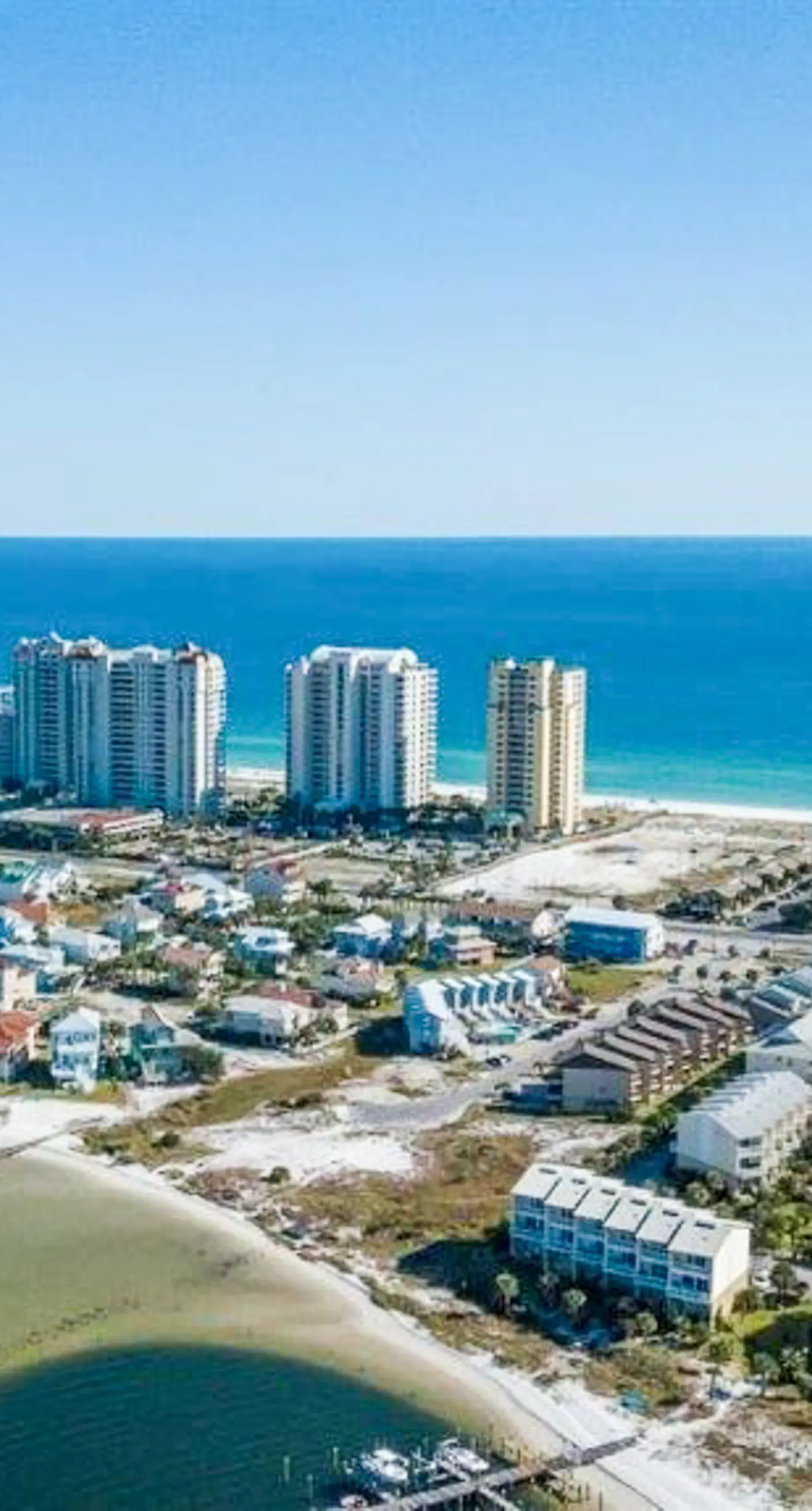 Pool-side condo with pool, private washer&dryer, walk to beach & free WiFi