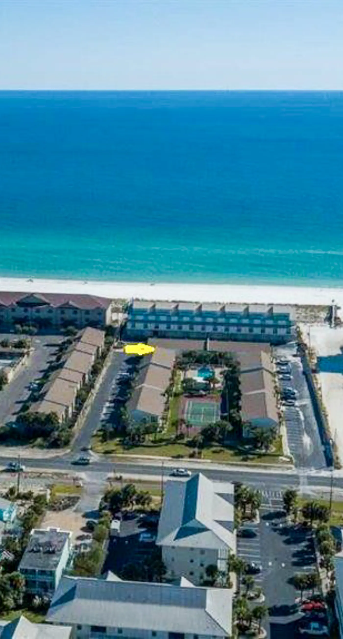 Pool-side condo with pool, private washer&dryer, walk to beach & free WiFi