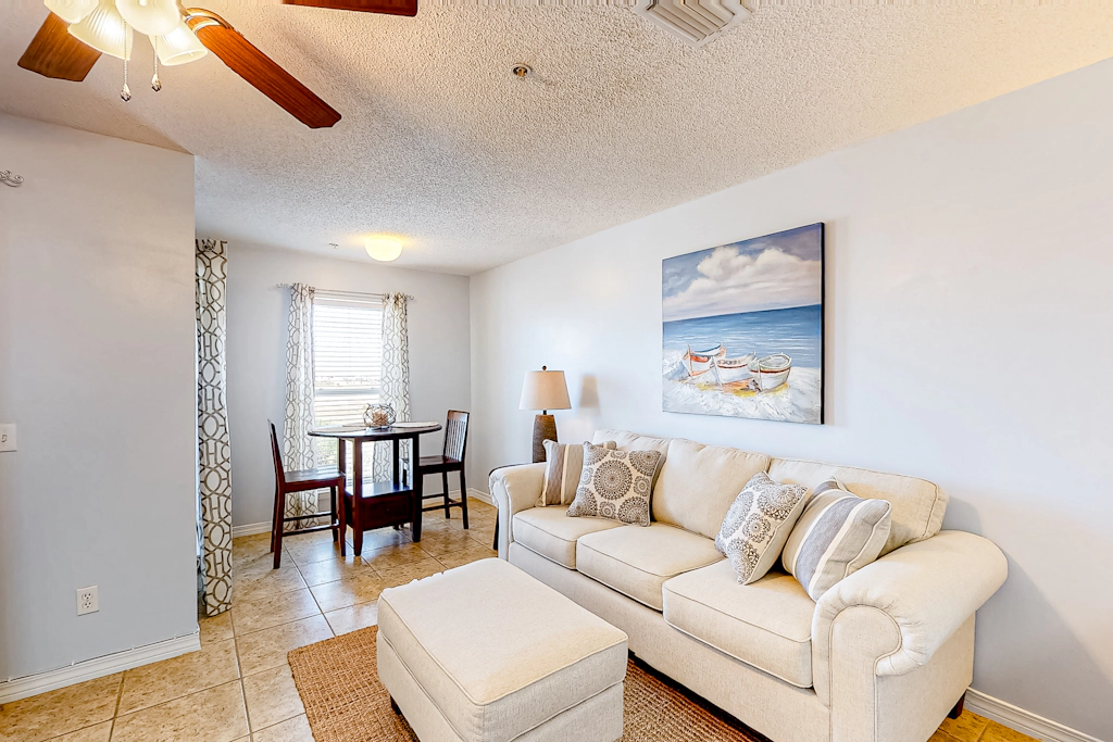 Gulf view condo with central AC, WiFi, washer&dryer, & pool - walk to beach