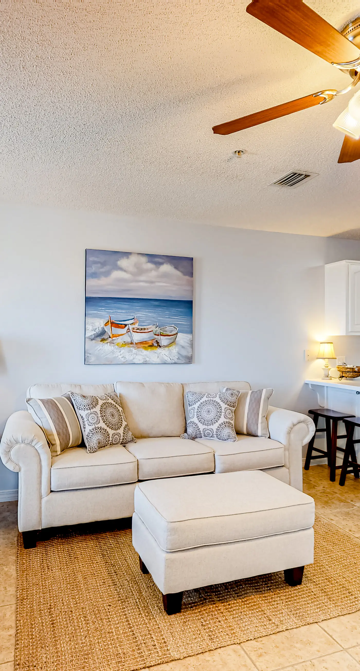 Gulf view condo with central AC, WiFi, washer&dryer, & pool - walk to beach