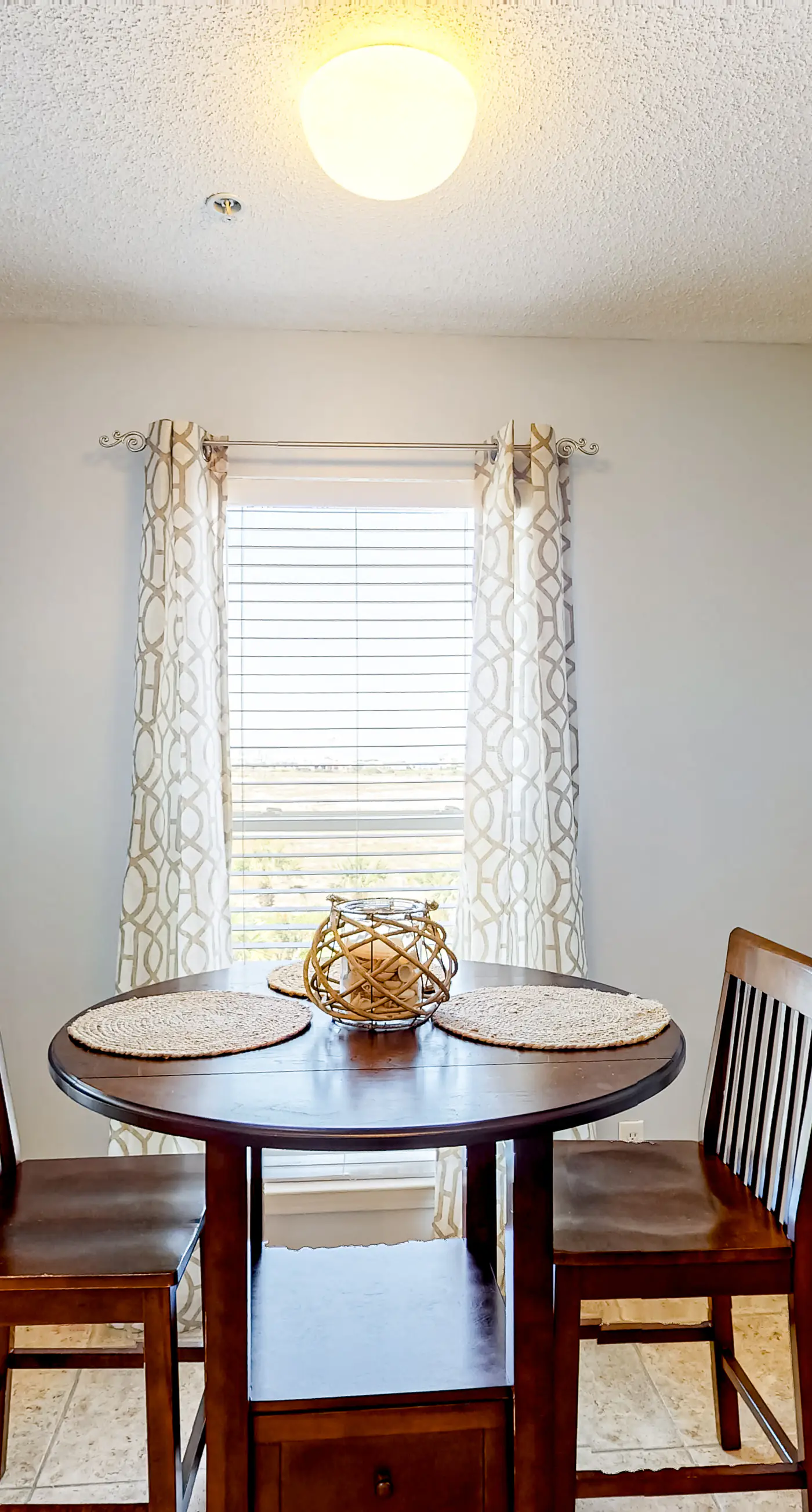 Gulf view condo with central AC, WiFi, washer&dryer, & pool - walk to beach
