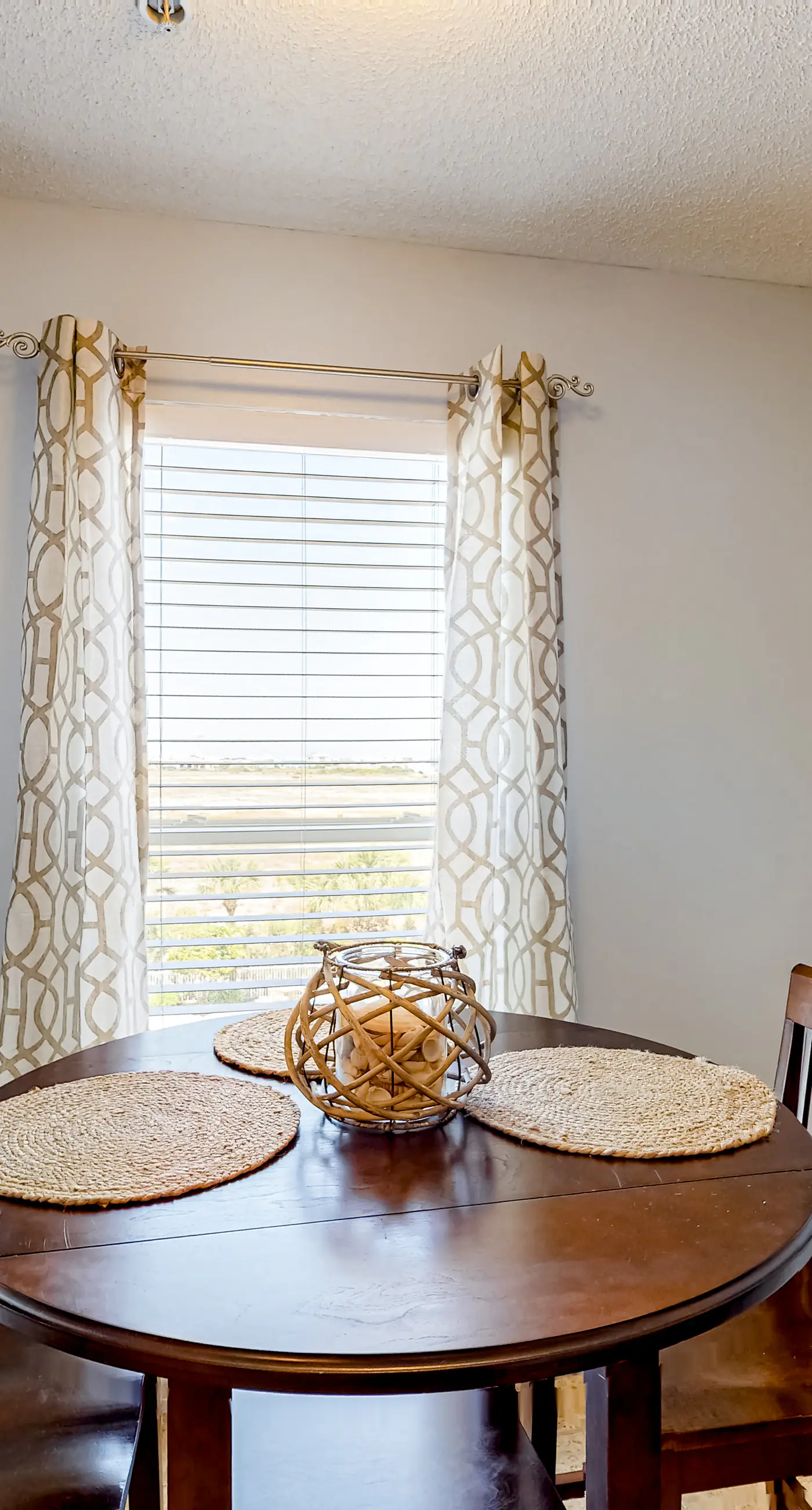 Gulf view condo with central AC, WiFi, washer&dryer, & pool - walk to beach