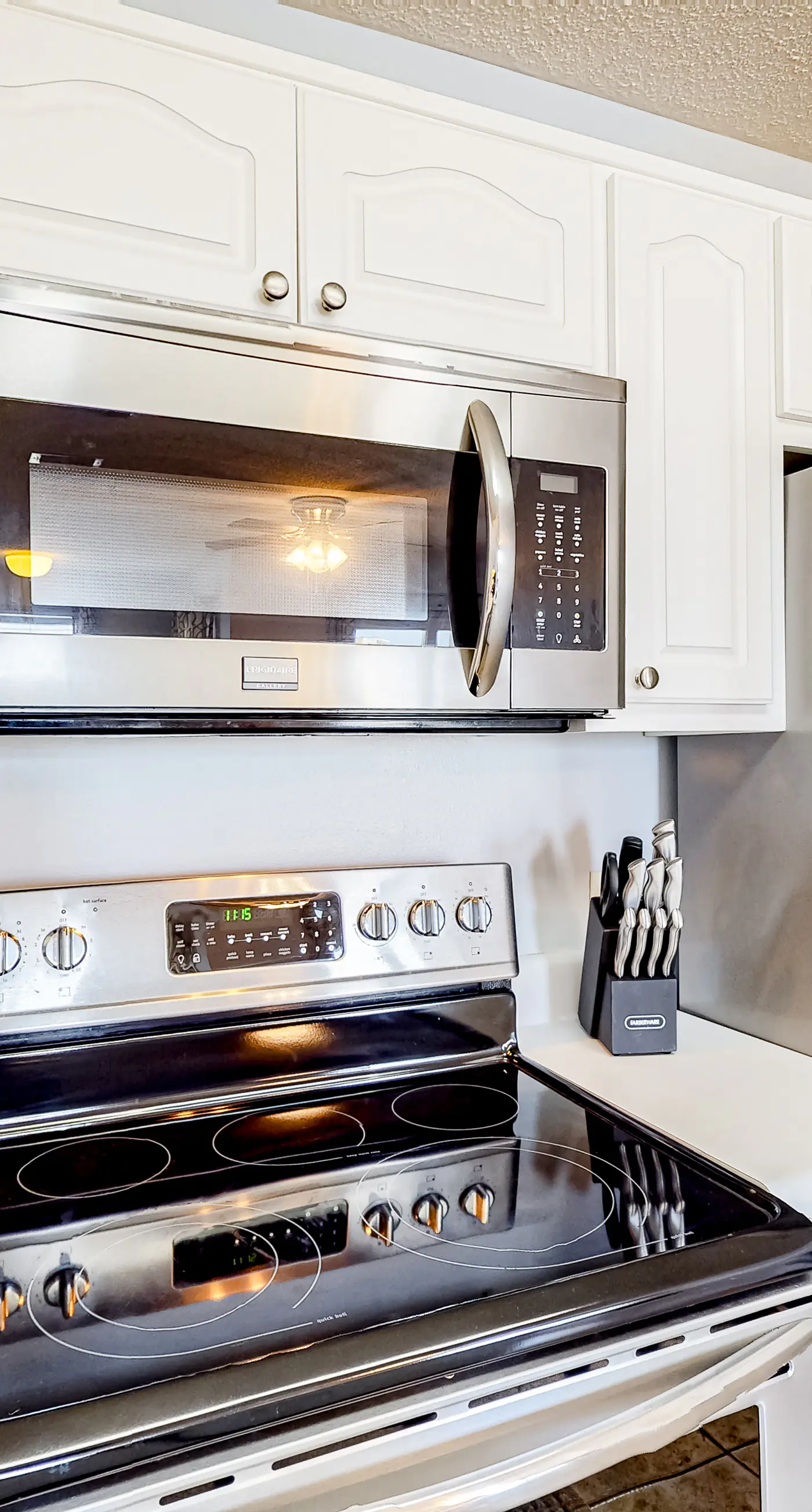 Gulf view condo with central AC, WiFi, washer&dryer, & pool - walk to beach