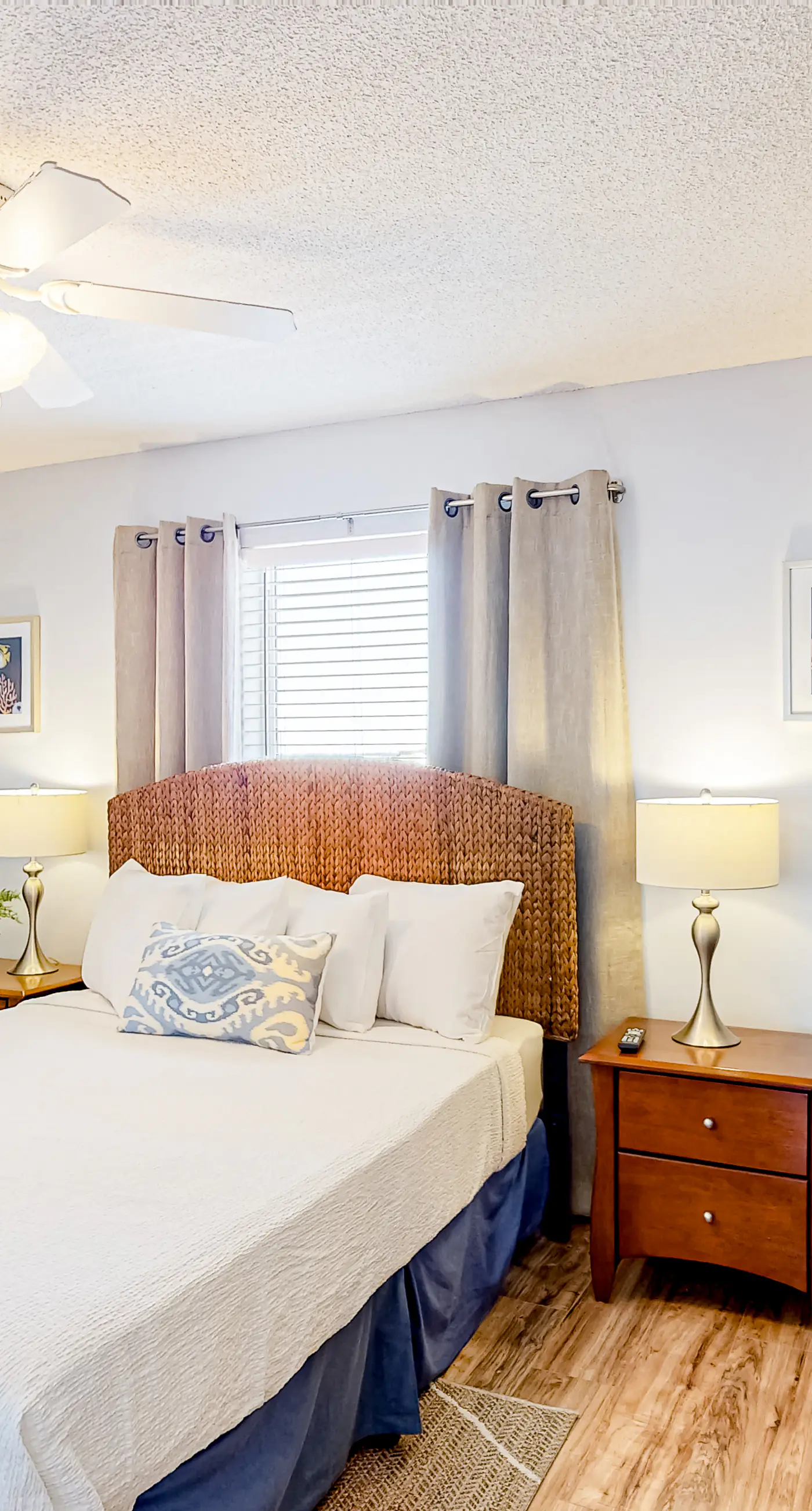Gulf view condo with central AC, WiFi, washer&dryer, & pool - walk to beach