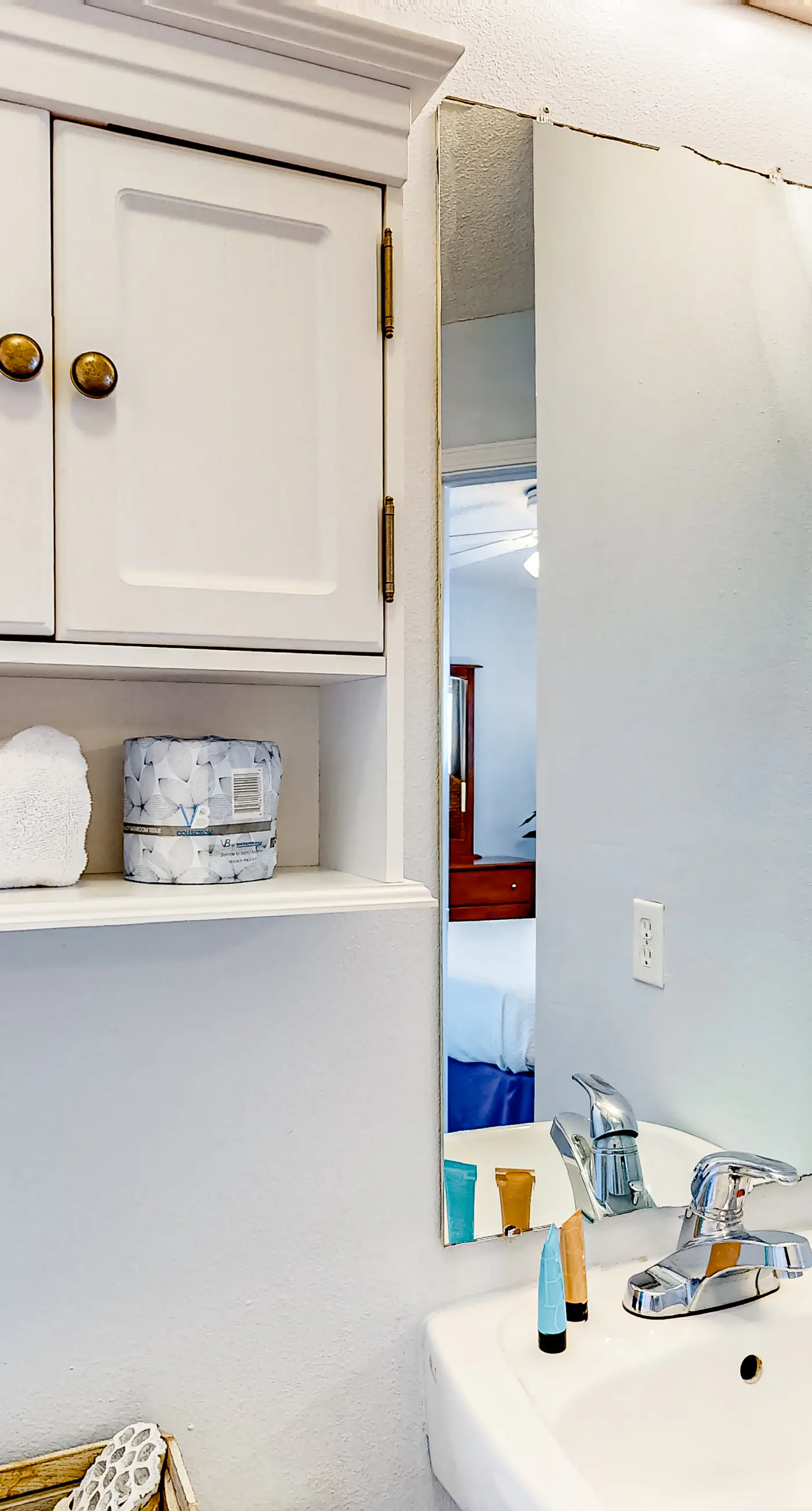 Gulf view condo with central AC, WiFi, washer&dryer, & pool - walk to beach