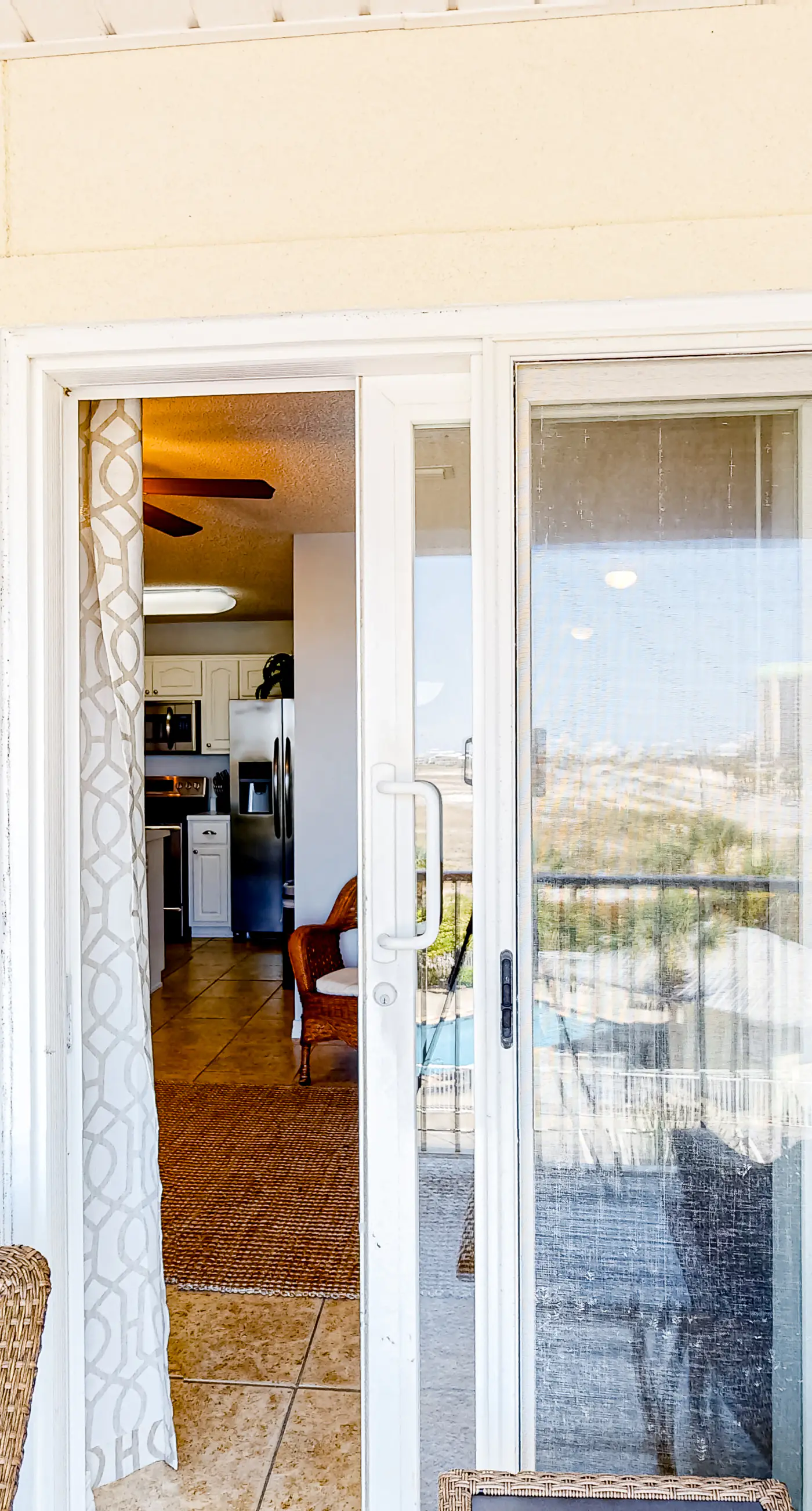 Gulf view condo with central AC, WiFi, washer&dryer, & pool - walk to beach