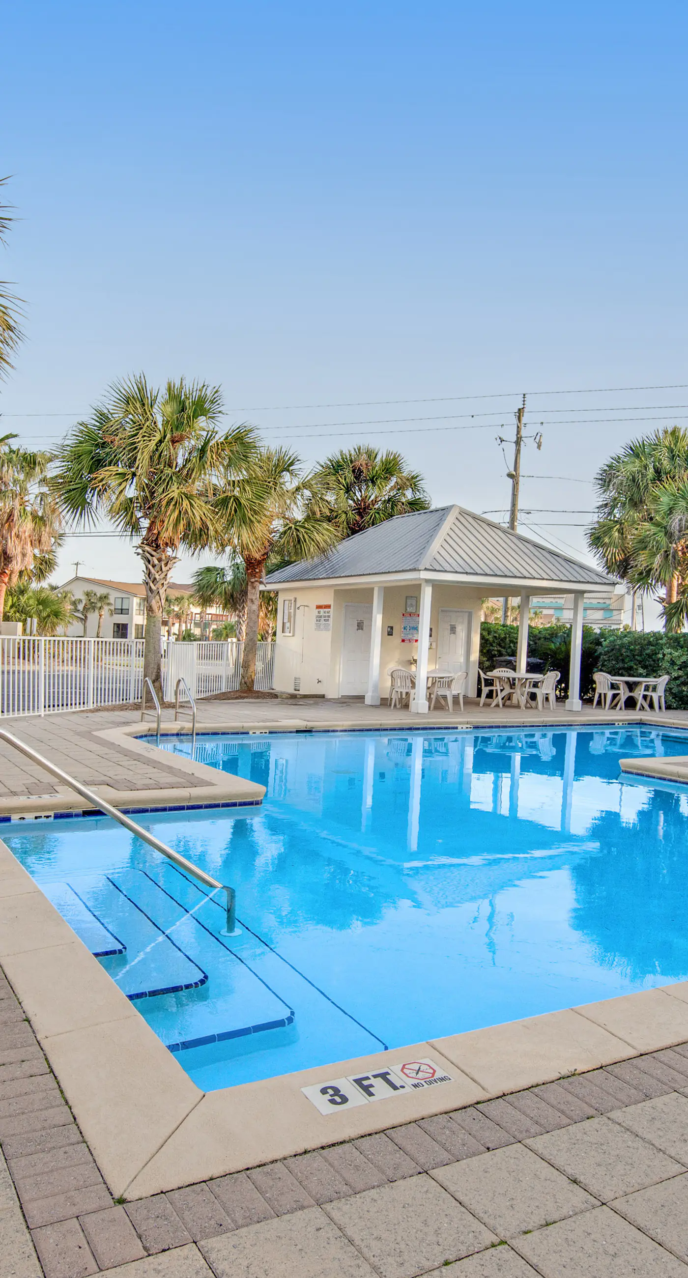 Gulf view condo with central AC, WiFi, washer&dryer, & pool - walk to beach