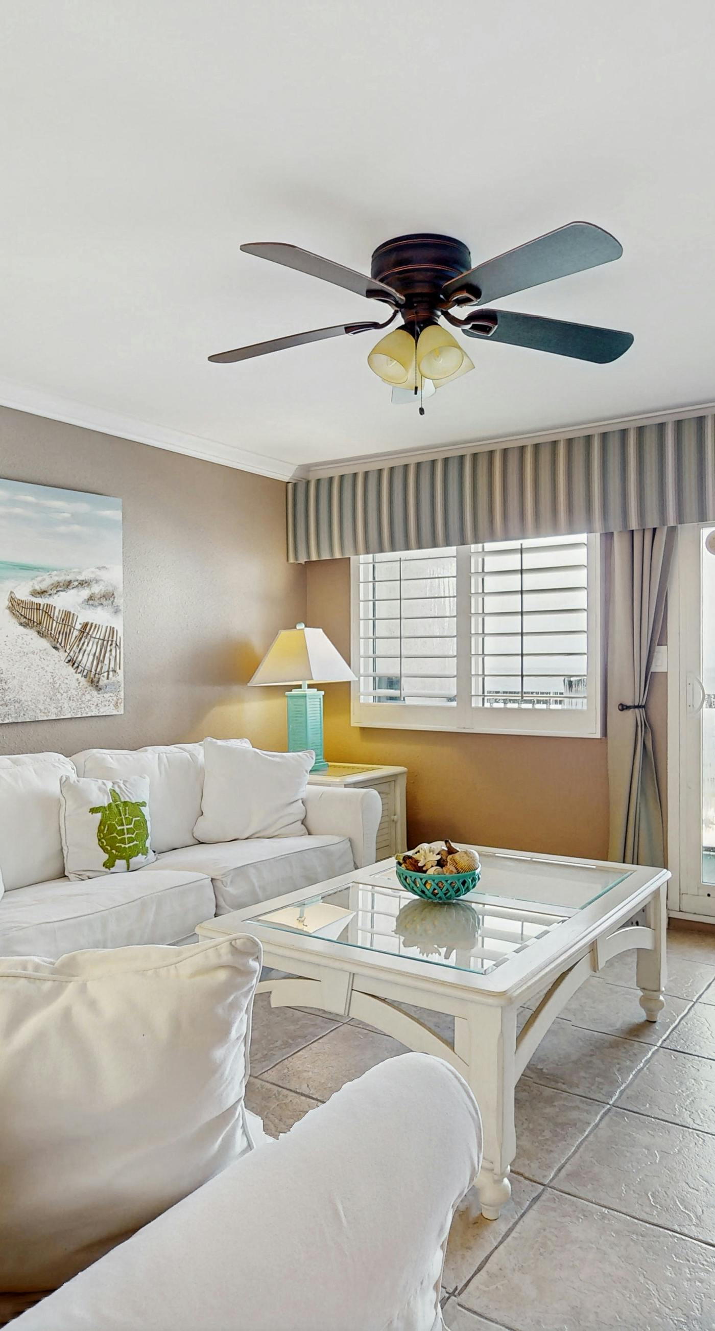 Gorgeous beachfront condo, shared pool and beach access