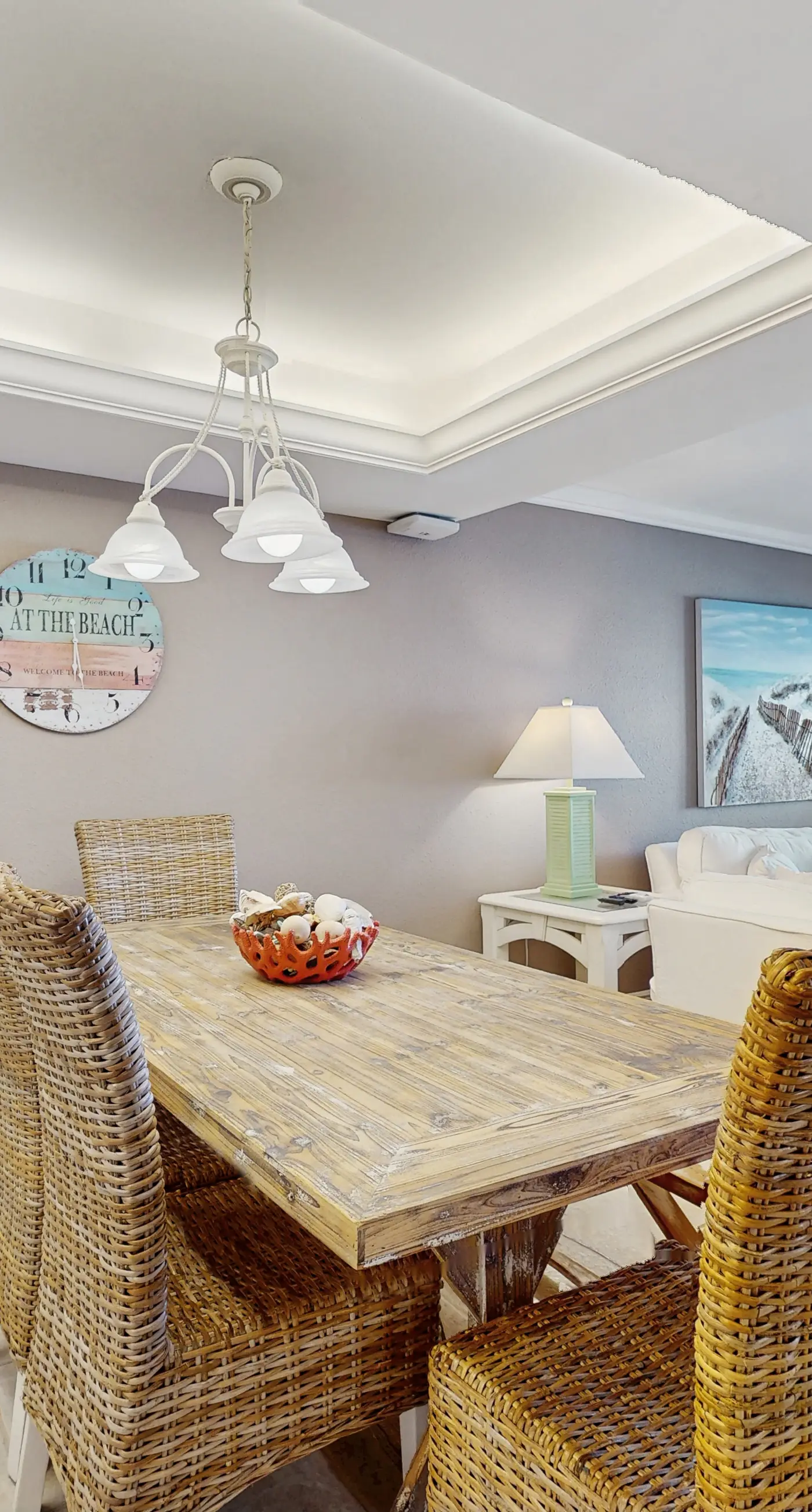 Gorgeous beachfront condo, shared pool and beach access