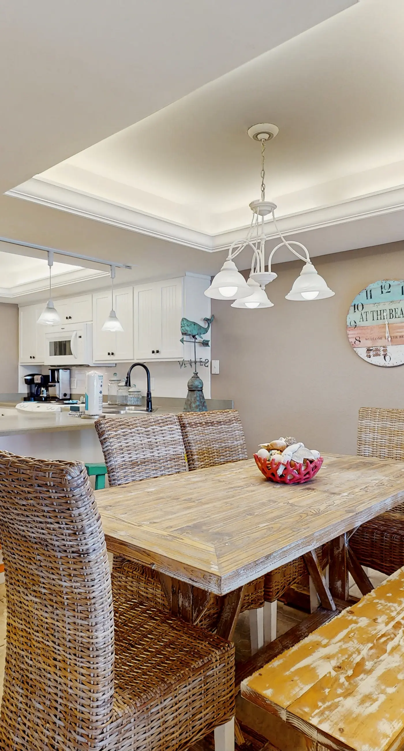 Gorgeous beachfront condo, shared pool and beach access