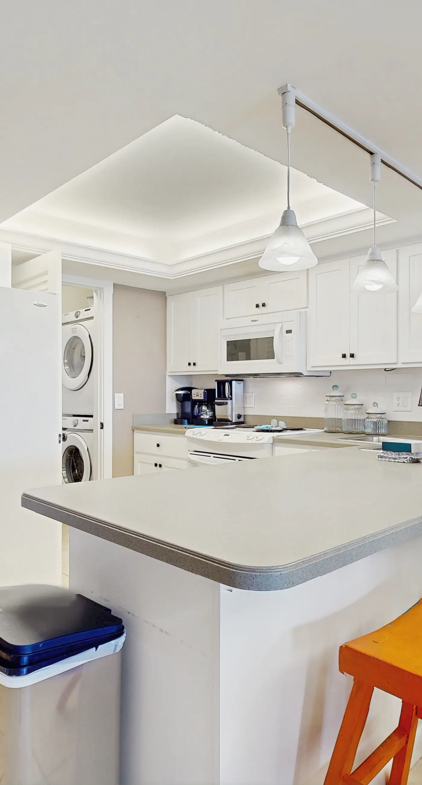 Gorgeous beachfront condo, shared pool and beach access