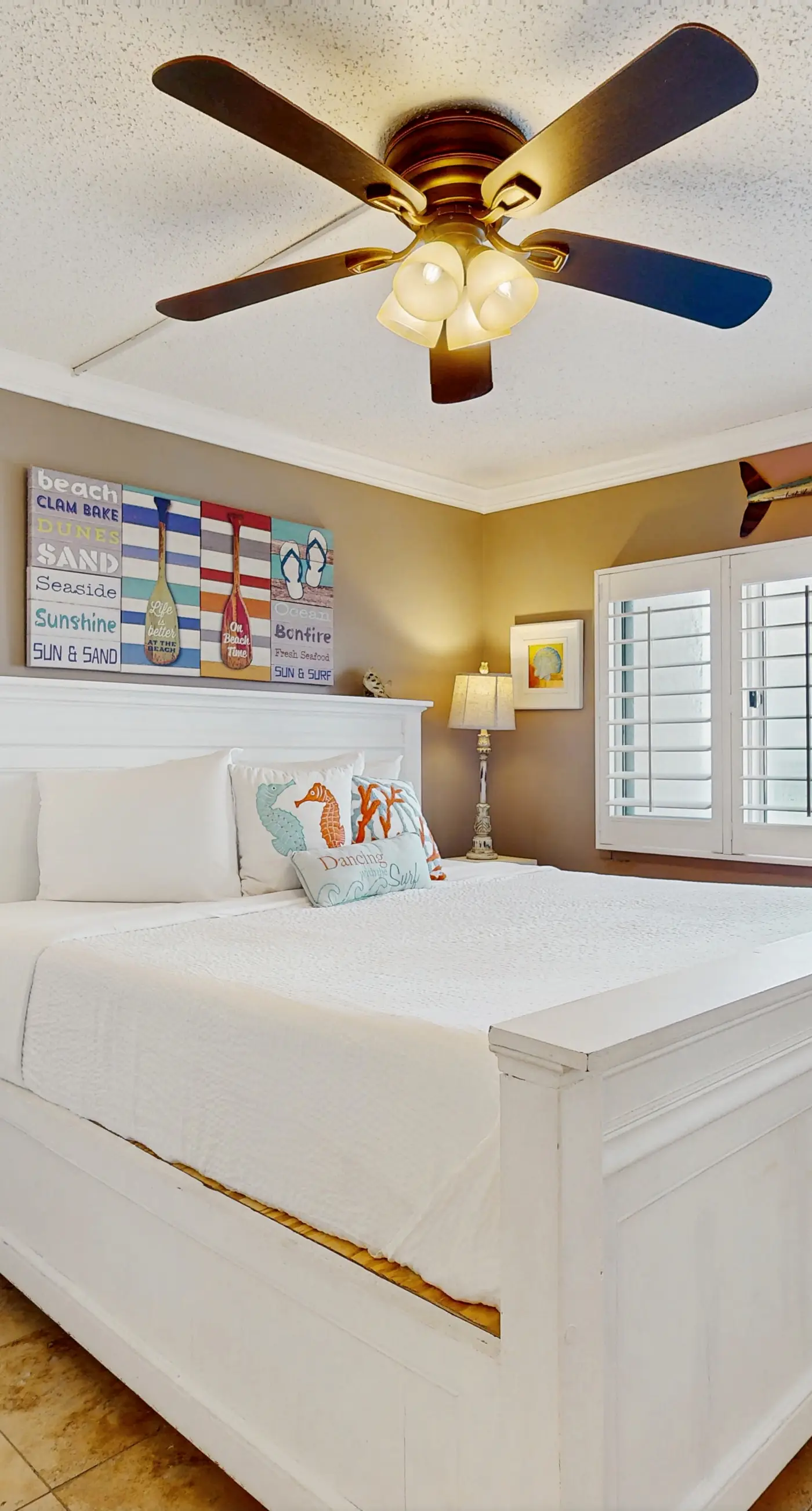 Gorgeous beachfront condo, shared pool and beach access