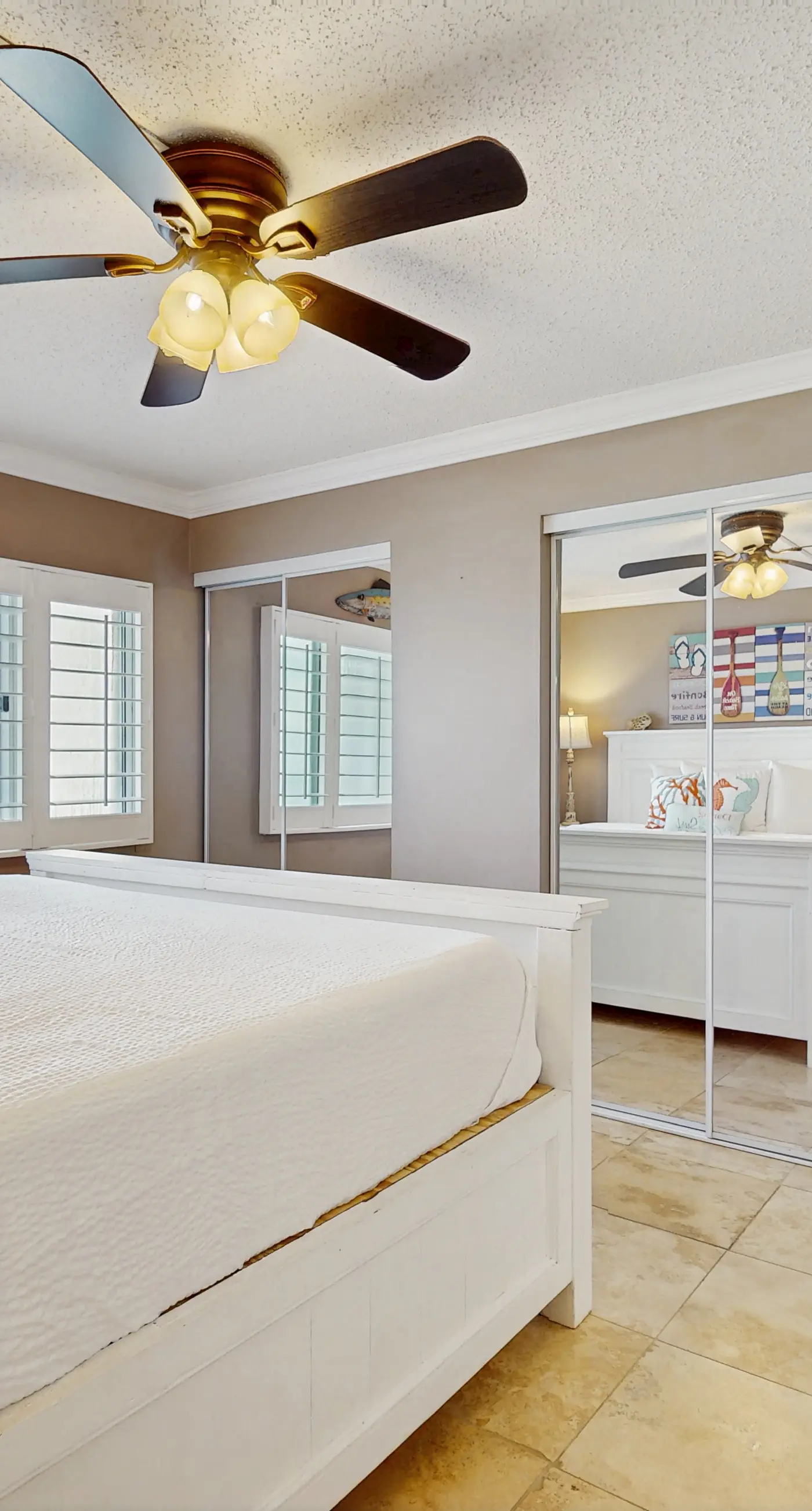 Gorgeous beachfront condo, shared pool and beach access