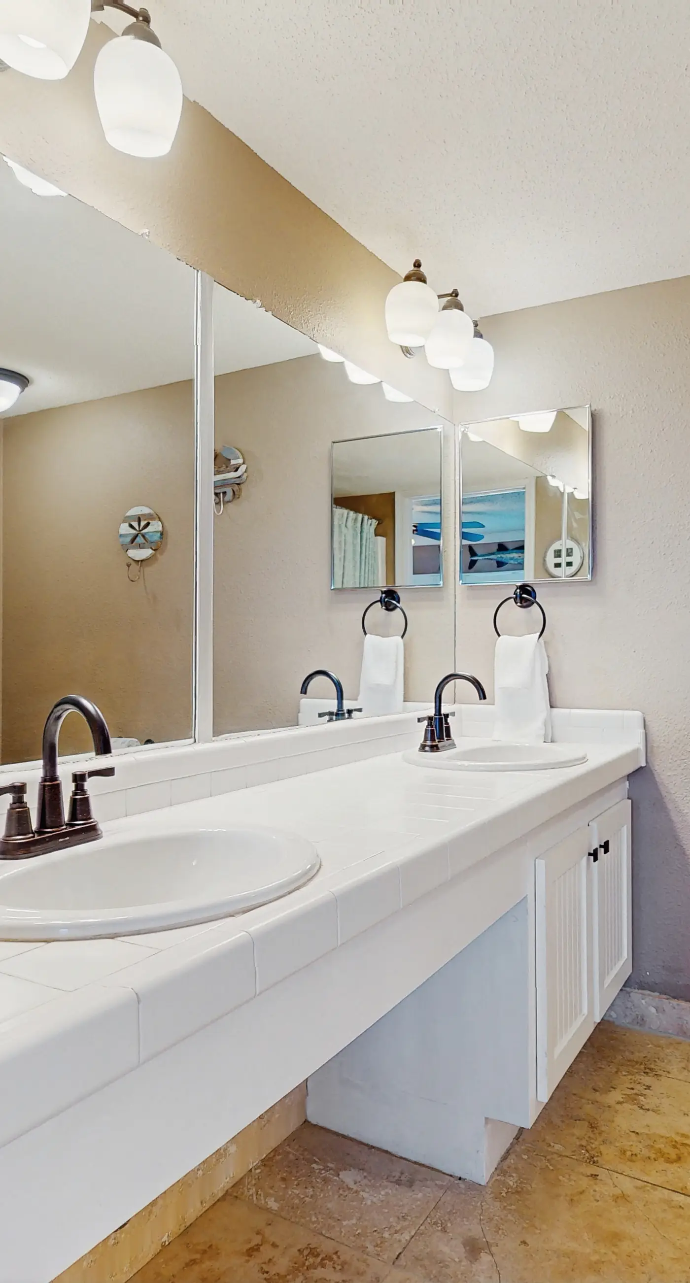 Gorgeous beachfront condo, shared pool and beach access