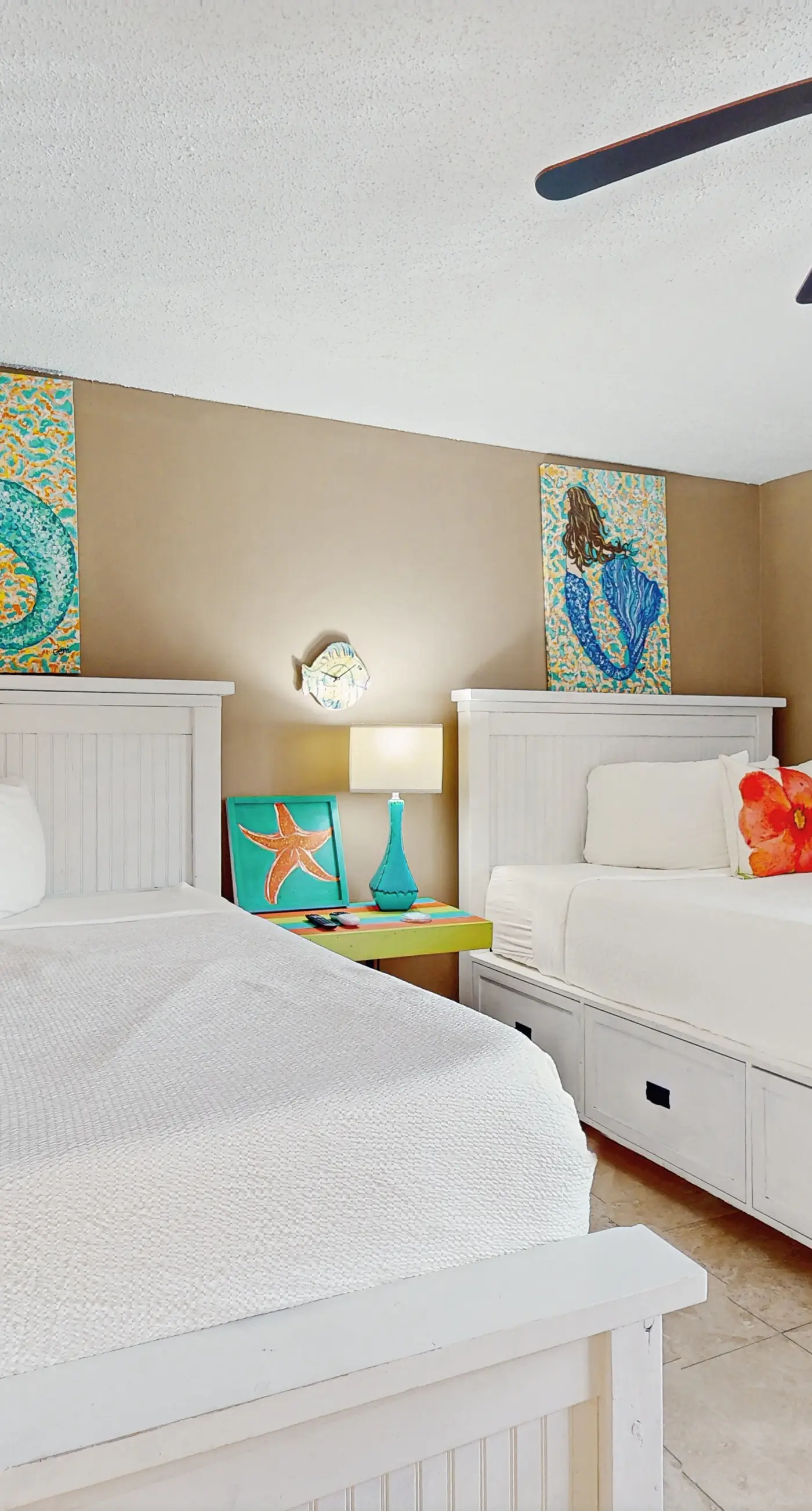 Gorgeous beachfront condo, shared pool and beach access