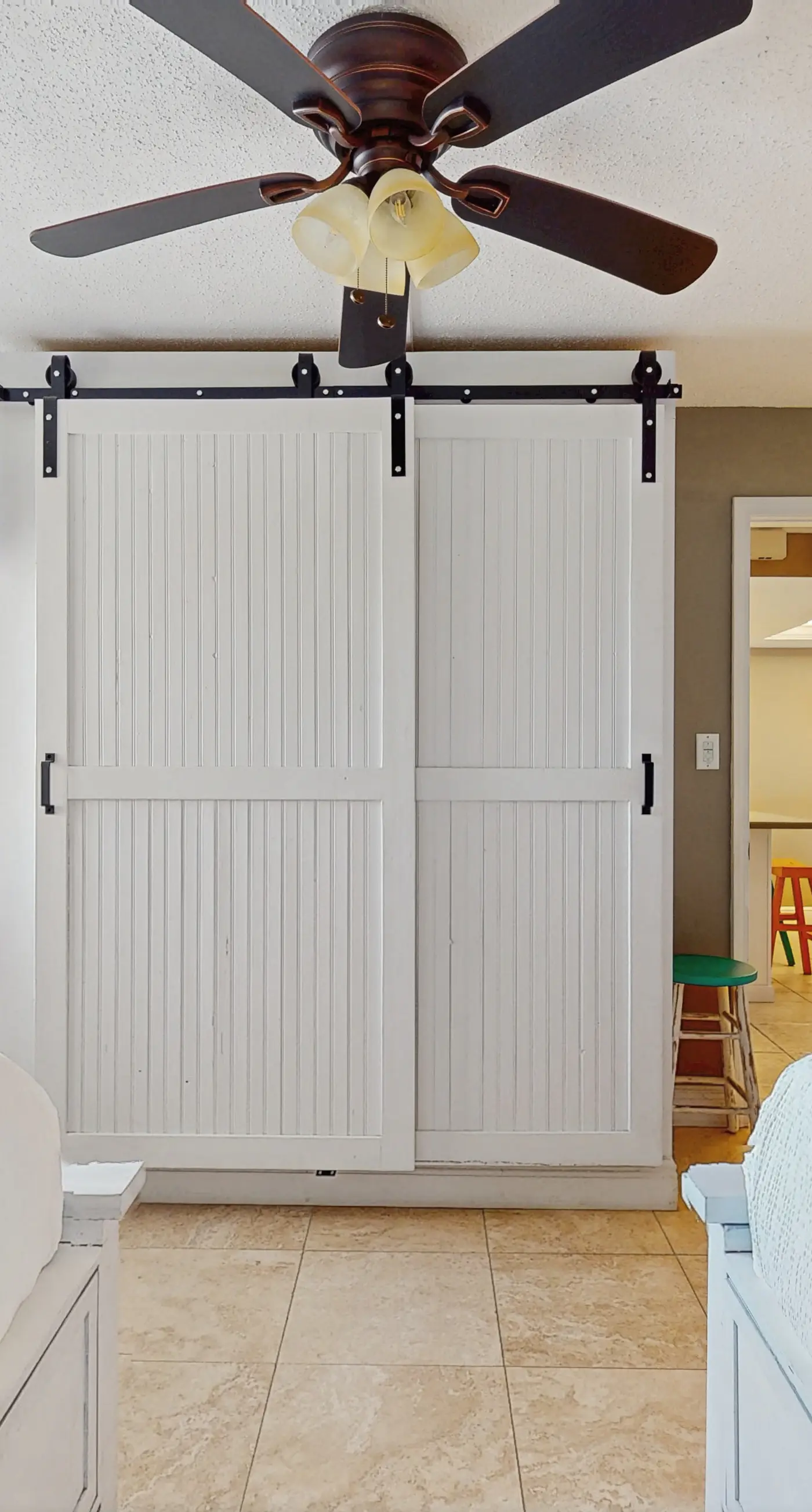 Gorgeous beachfront condo, shared pool and beach access