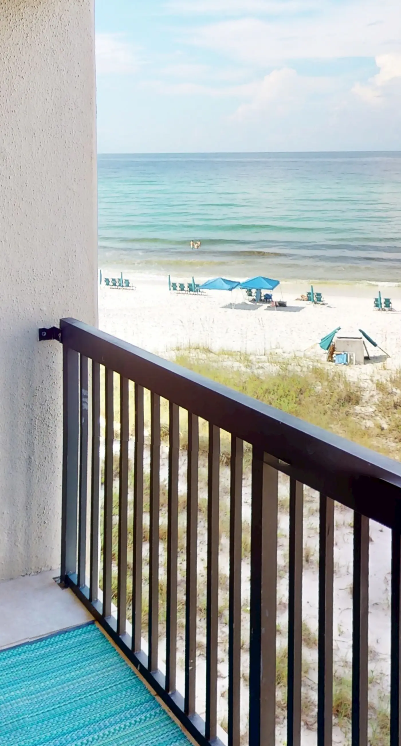 Gorgeous beachfront condo, shared pool and beach access