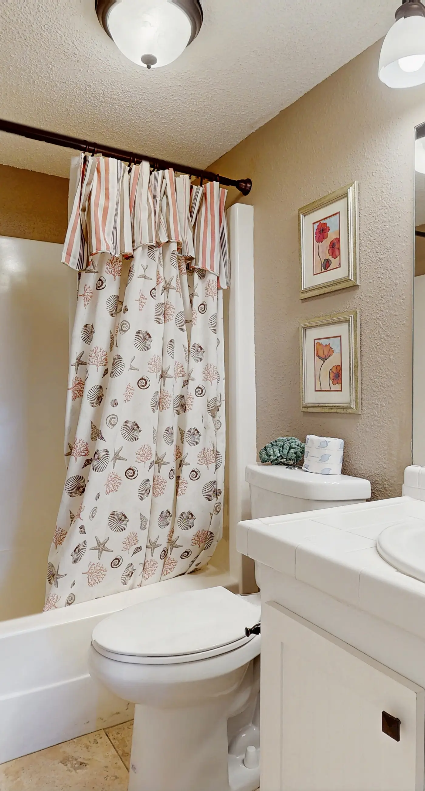 Gorgeous beachfront condo, shared pool and beach access