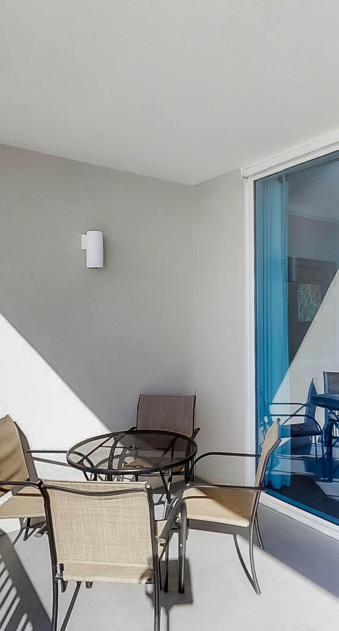 Contemporary flat with Gulf views, furnished balcony & beach access