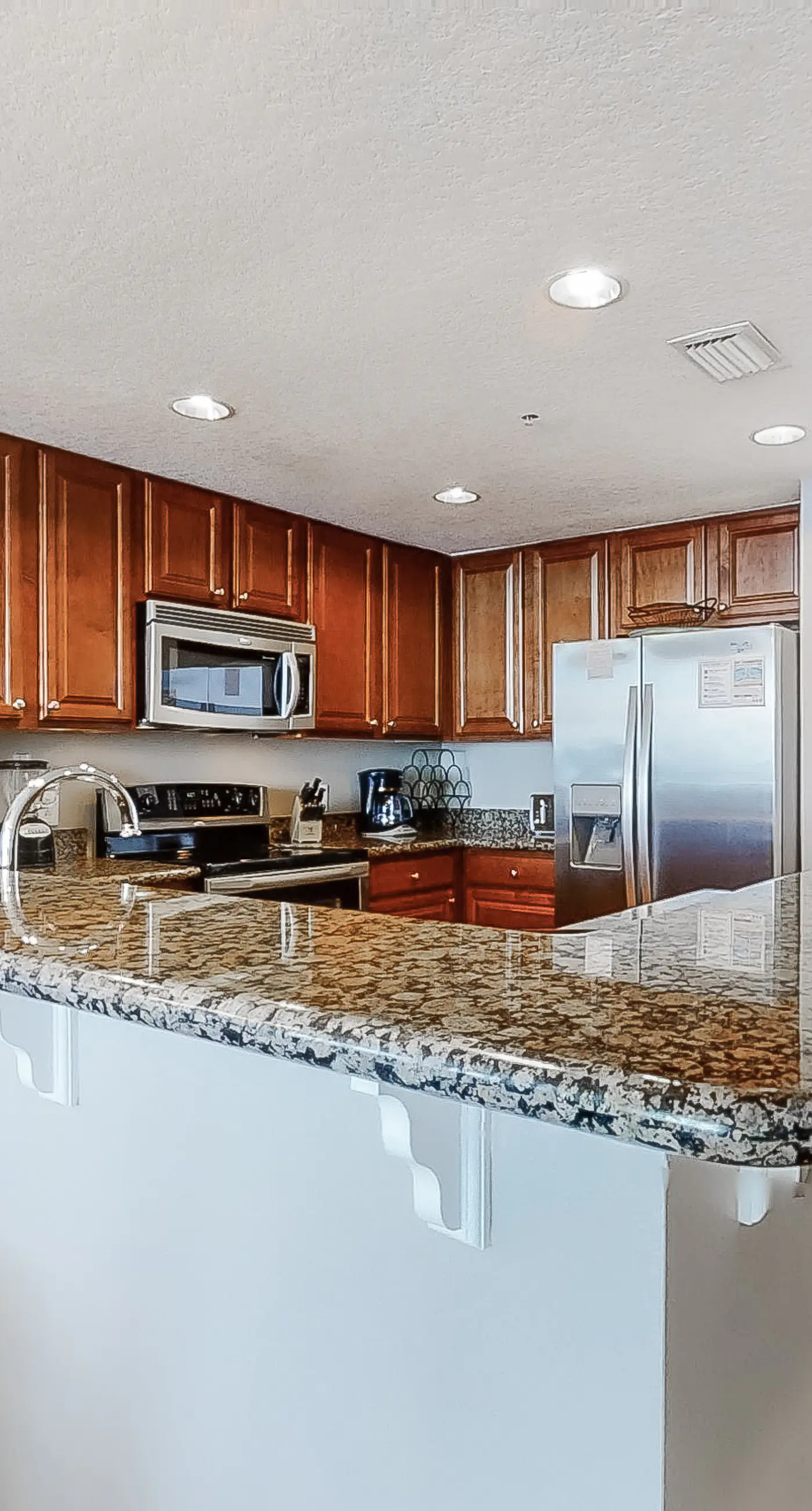 Contemporary flat with Gulf views, furnished balcony & beach access