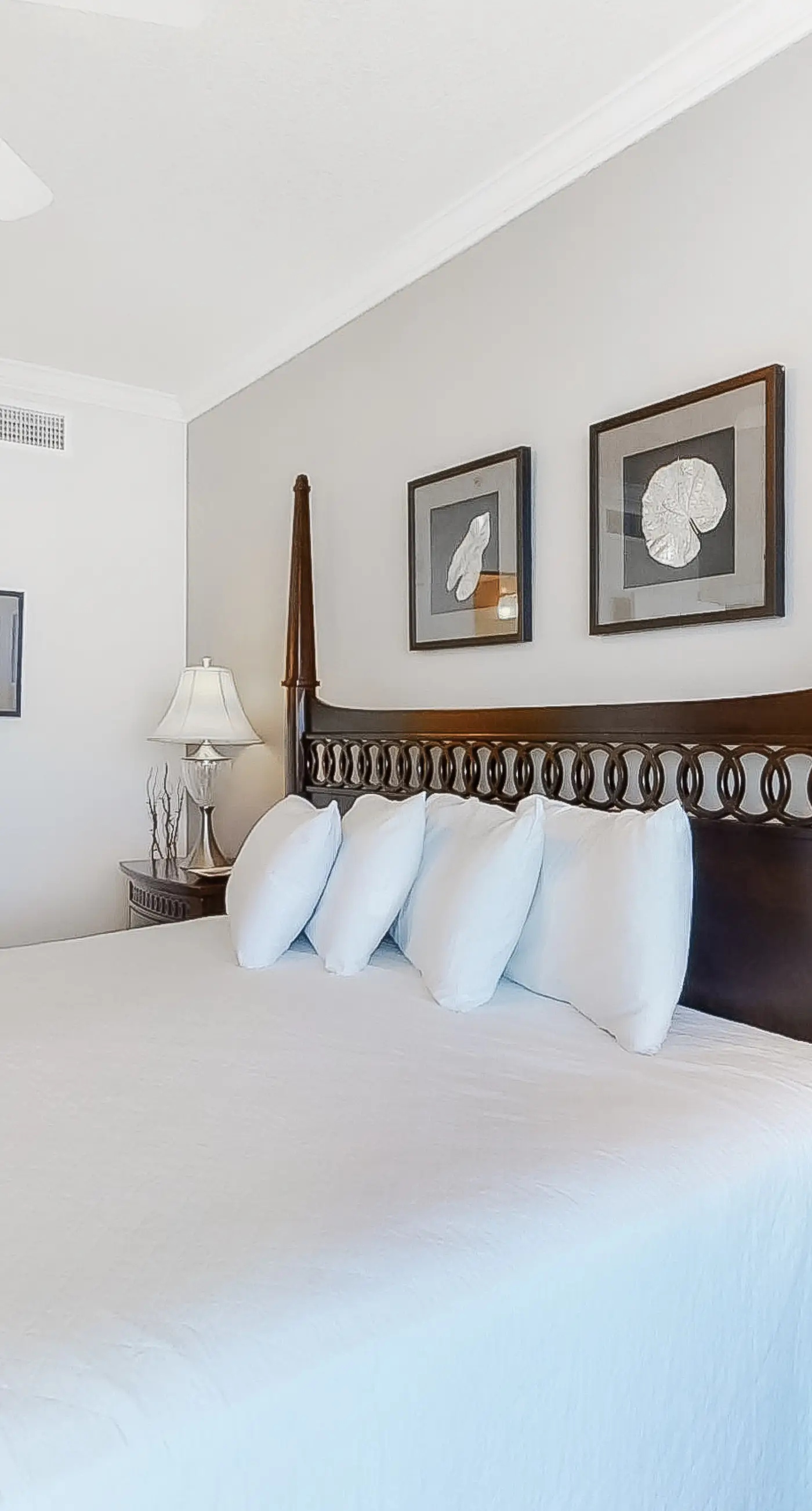 Contemporary flat with Gulf views, furnished balcony & beach access