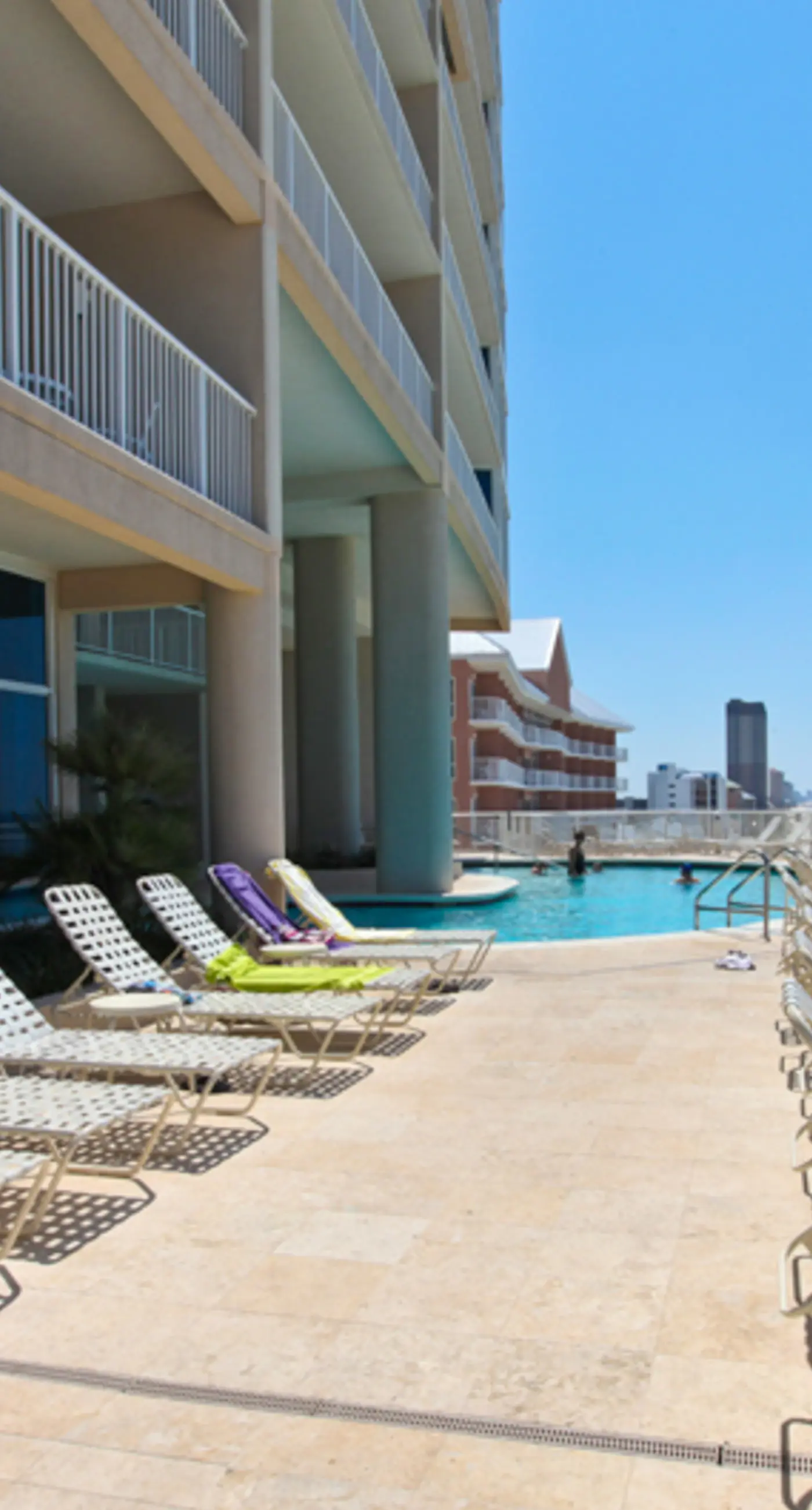Contemporary flat with Gulf views, furnished balcony & beach access