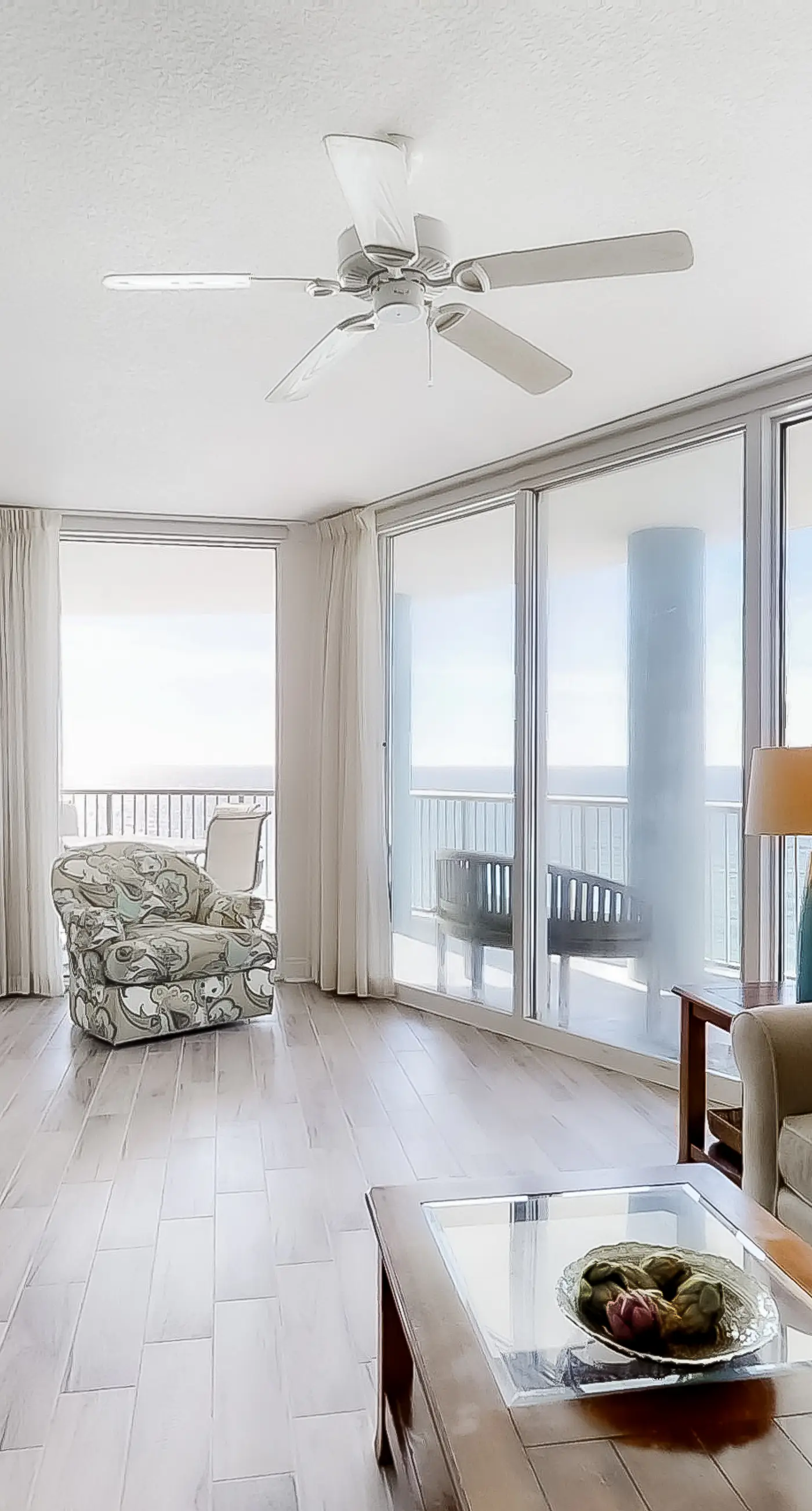 Corner-condo with wraparound deck, beach access & pool/hot tub