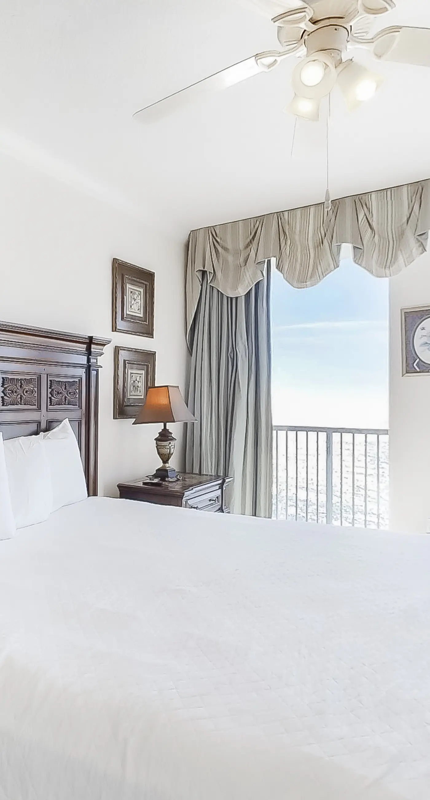 Corner-condo with wraparound deck, beach access & pool/hot tub