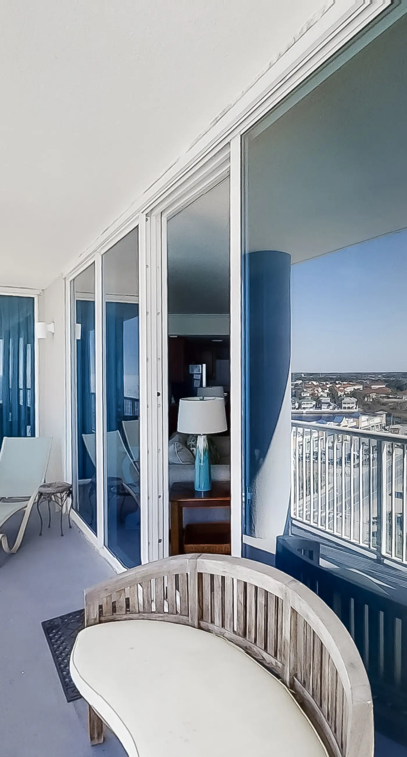 Corner-condo with wraparound deck, beach access & pool/hot tub