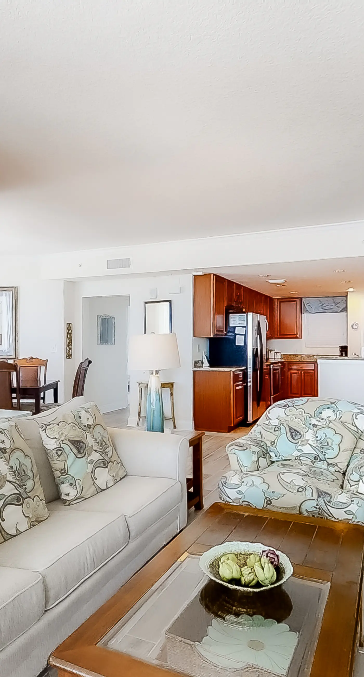 Corner-condo with wraparound deck, beach access & pool/hot tub