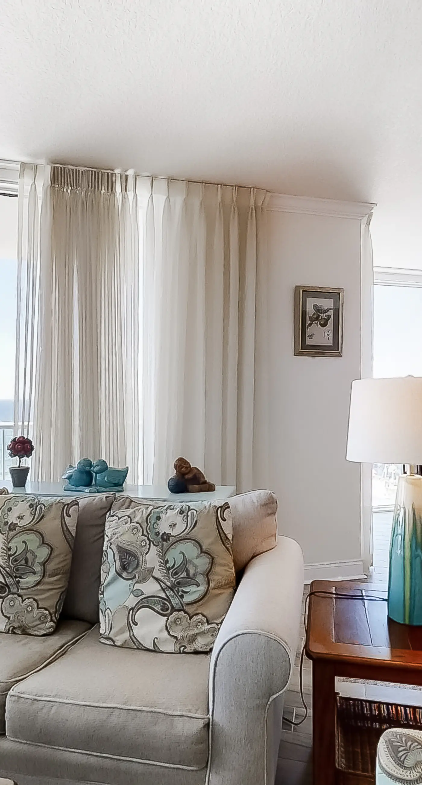 Corner-condo with wraparound deck, beach access & pool/hot tub