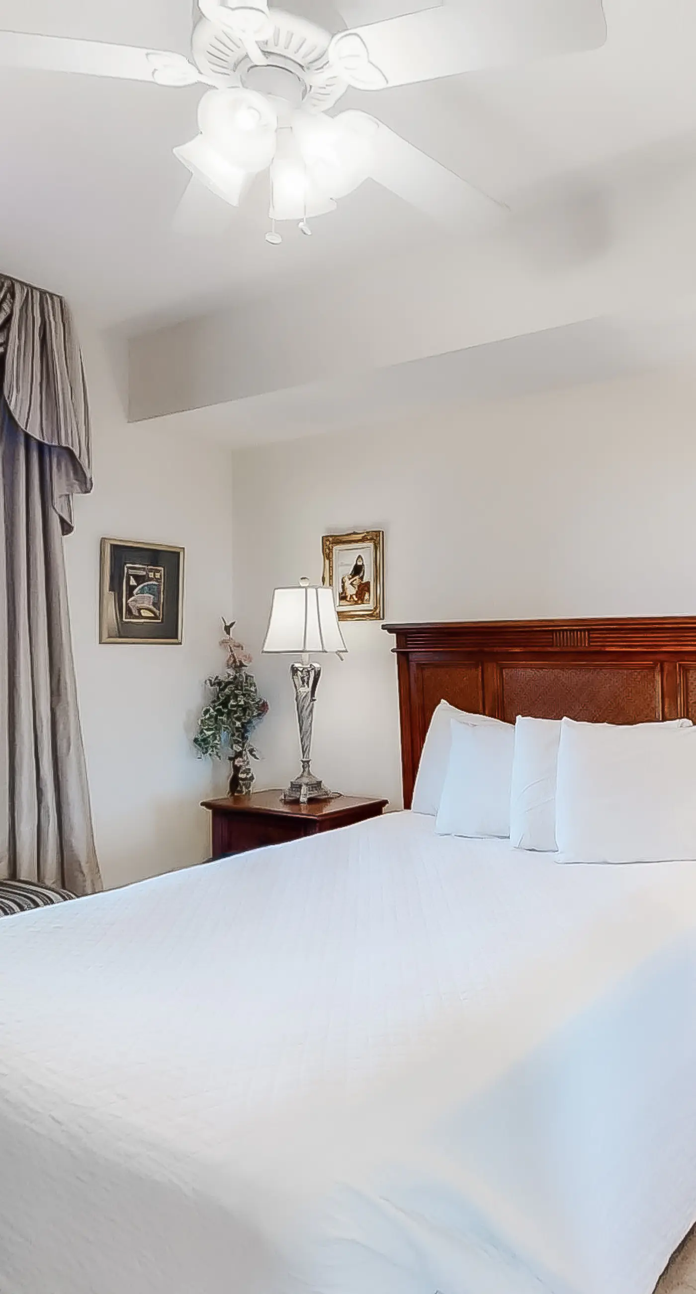 Corner-condo with wraparound deck, beach access & pool/hot tub