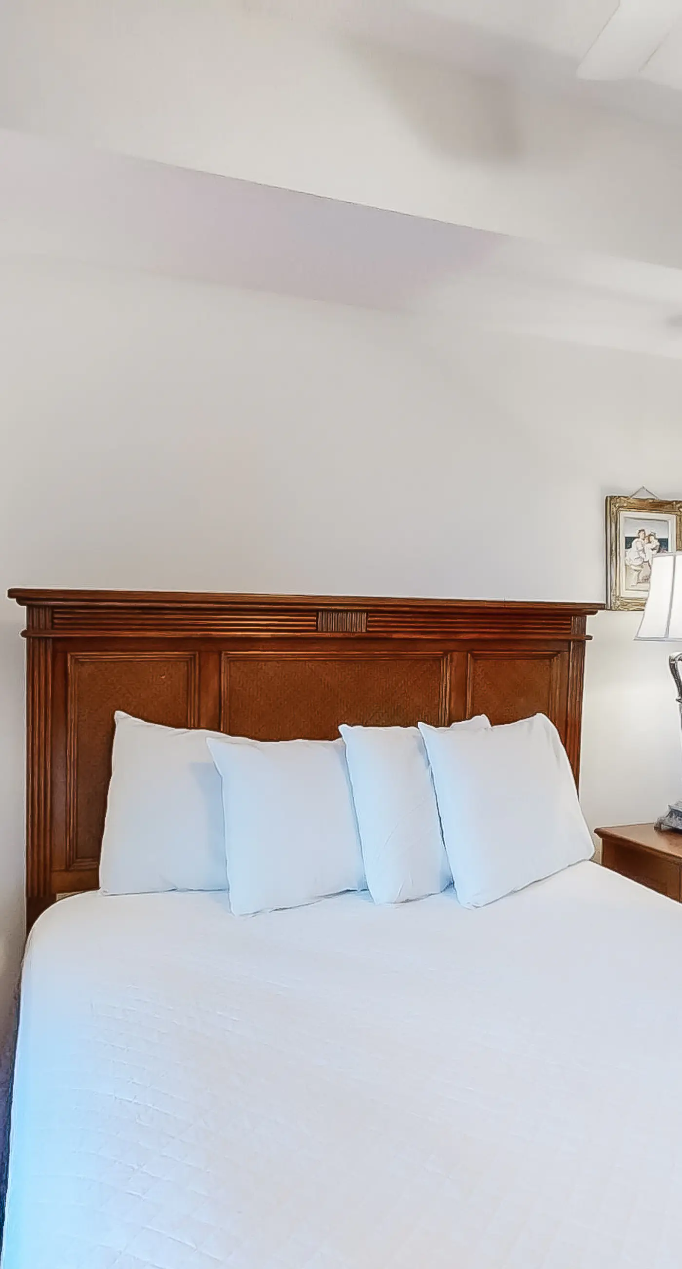 Corner-condo with wraparound deck, beach access & pool/hot tub