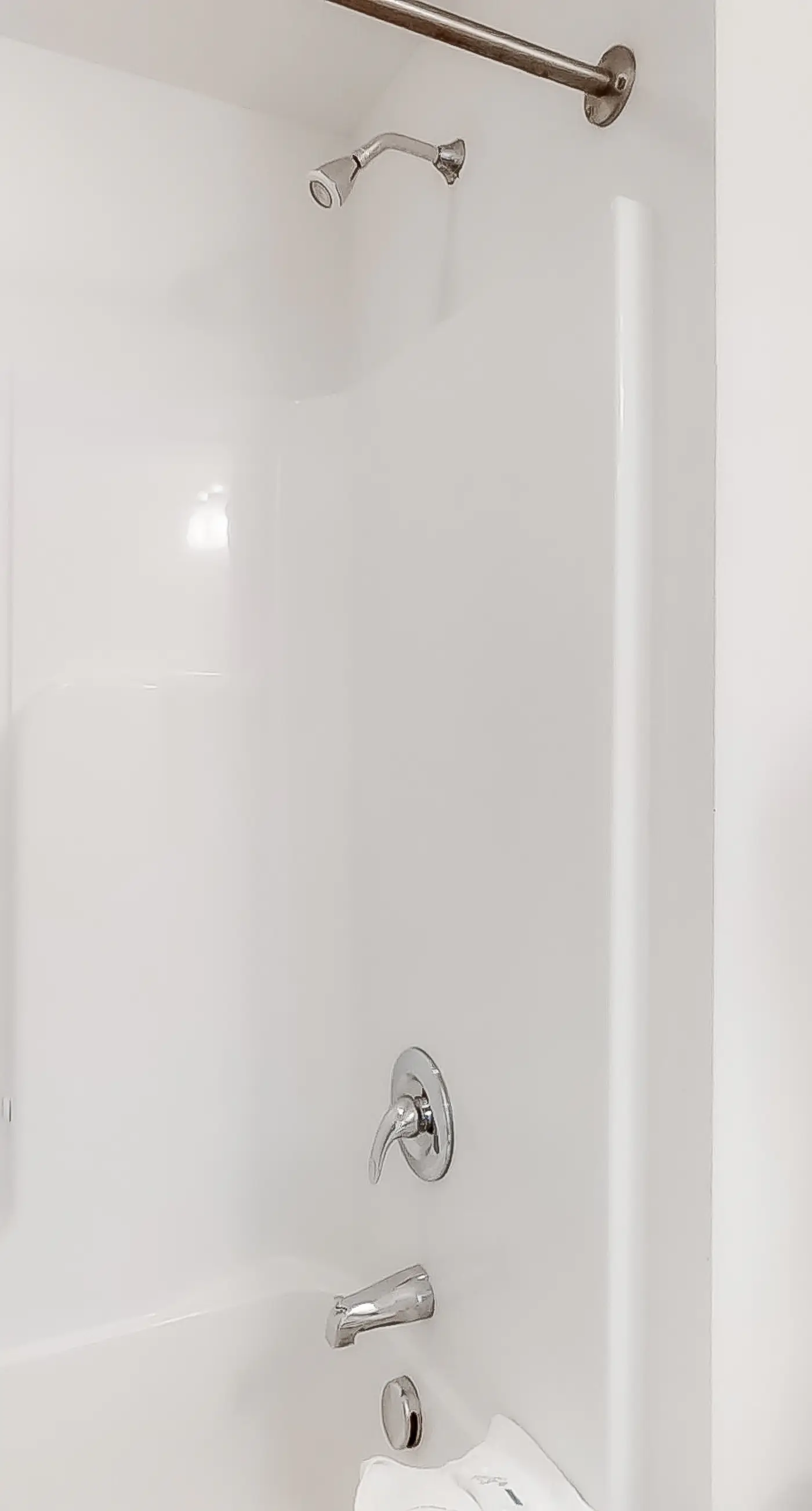 Corner-condo with wraparound deck, beach access & pool/hot tub